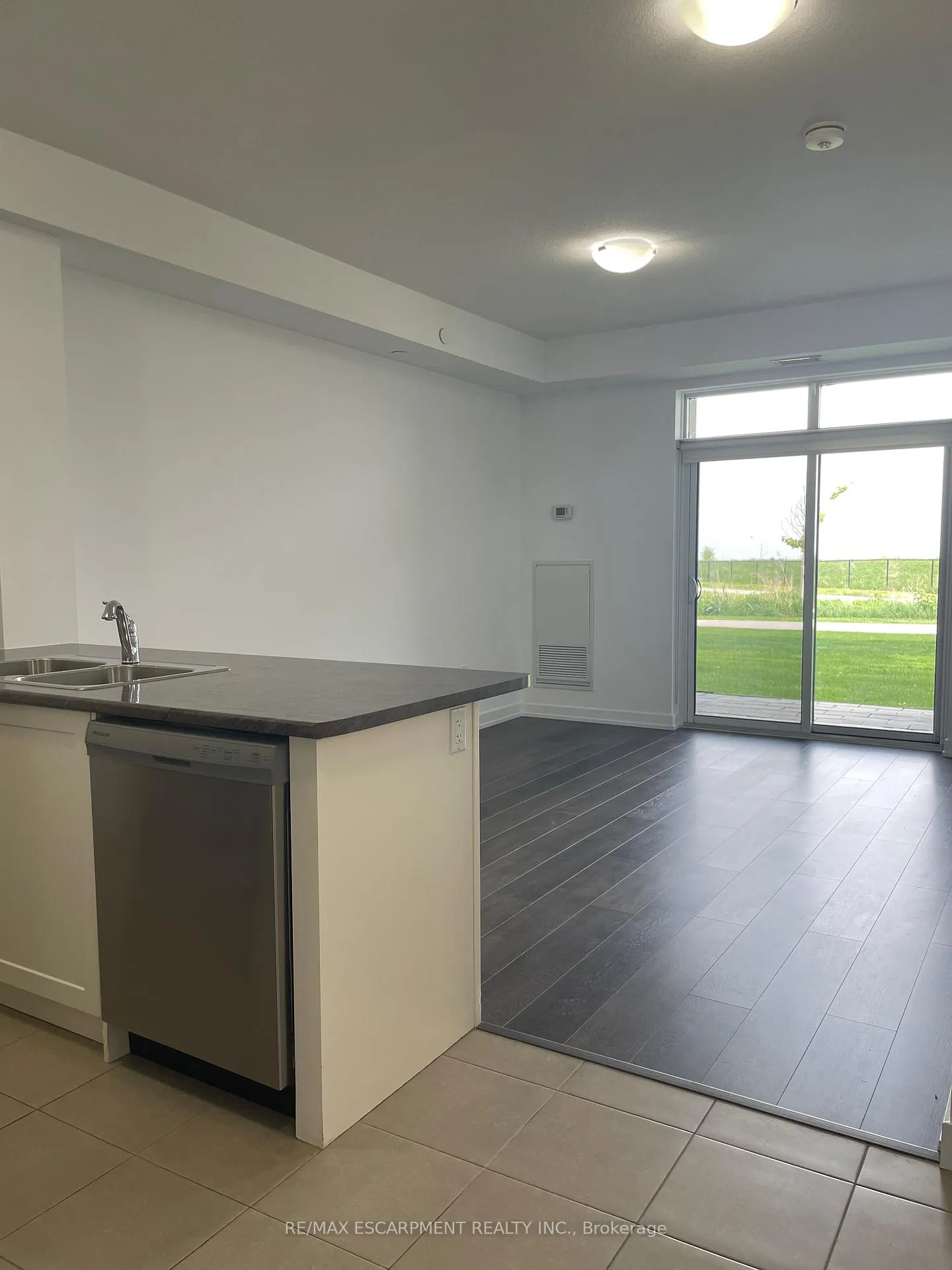 Photo 12 of Unit 107, 101 Shoreview Place, Hamilton, Lakeshore — HOMEH