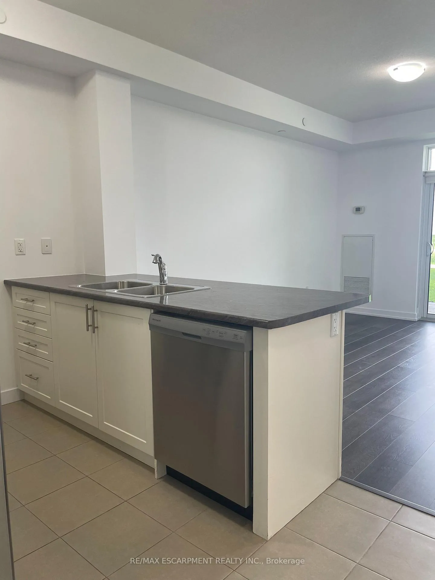 Photo 14 of Unit 107, 101 Shoreview Place, Hamilton, Lakeshore — HOMEH