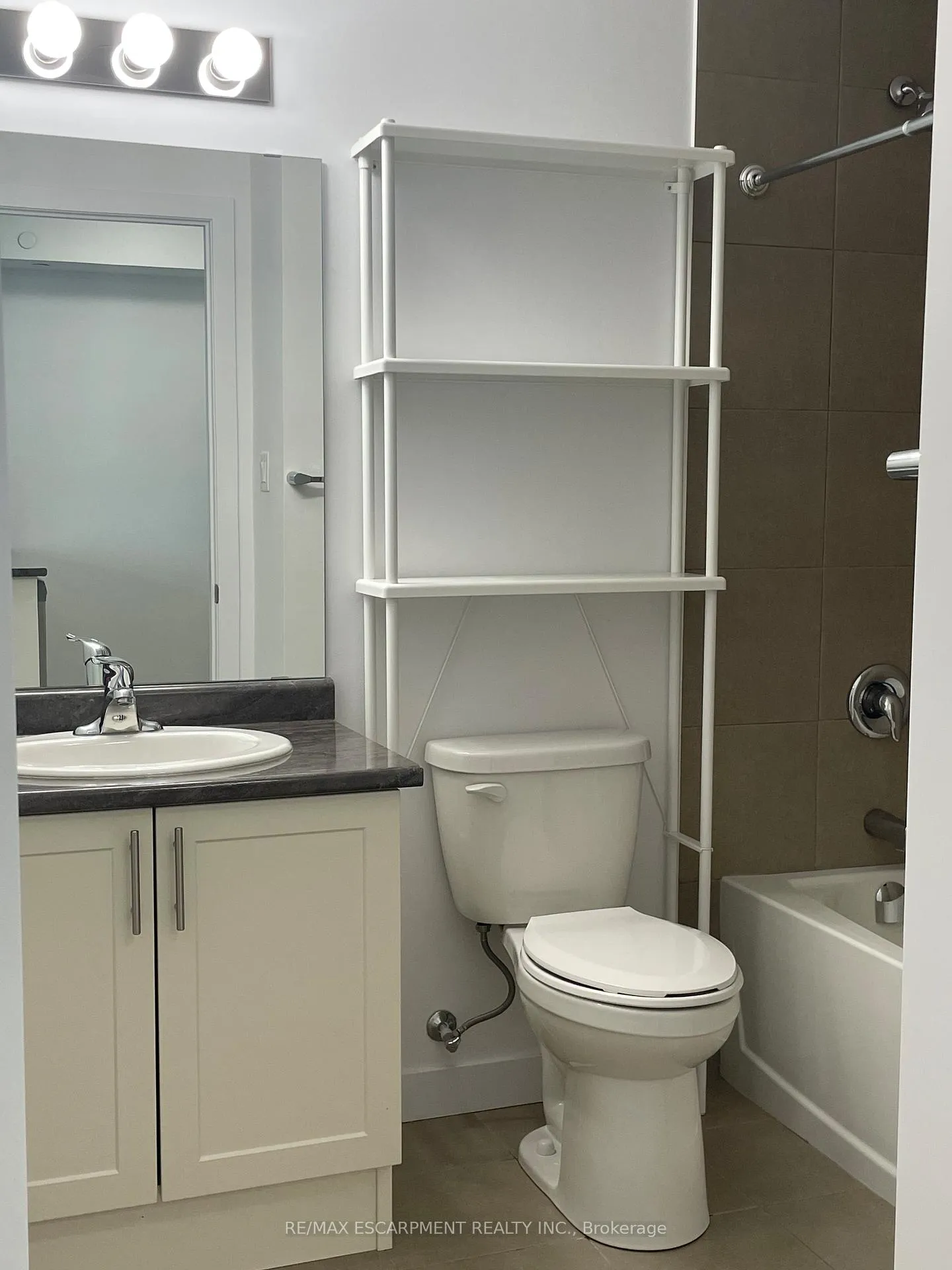 Photo 16 of Unit 107, 101 Shoreview Place, Hamilton, Lakeshore — HOMEH