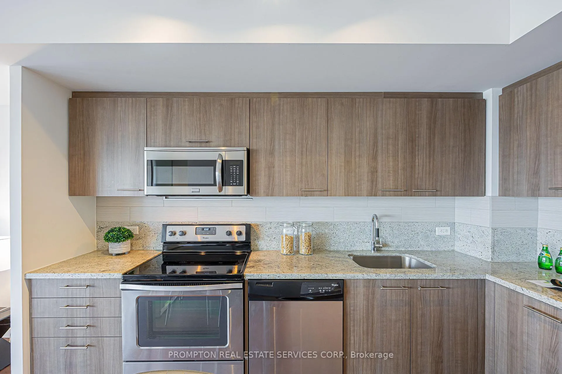 Photo 5 of Unit 601, 70 Distillary Lane, Toronto, Waterfront Communities — HOMEH