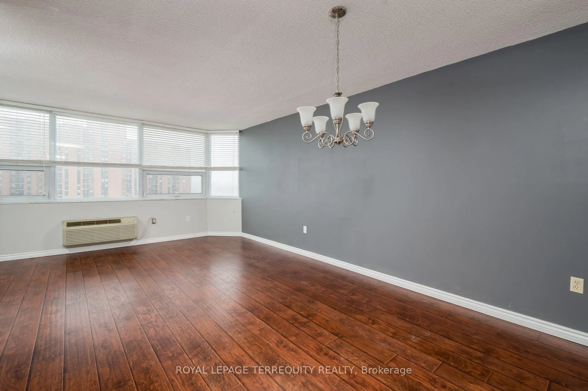 Photo 4 of Unit 1004, 121 Ling Road, Scarborough, West Hill — HOMEH