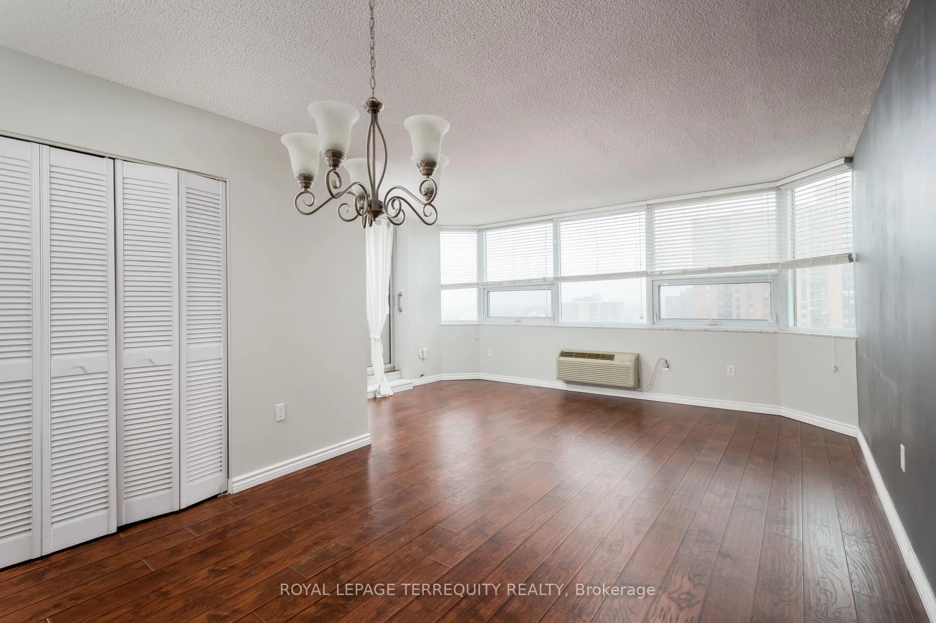 Photo 6 of Unit 1004, 121 Ling Road, Scarborough, West Hill — HOMEH