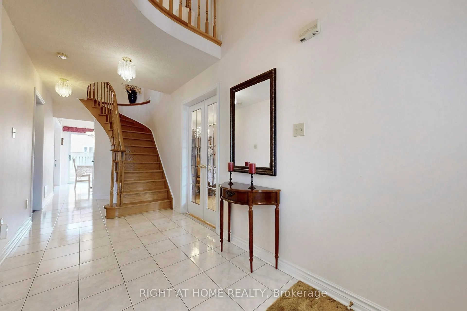 Photo 4 of 260 Avro Road, Vaughan, Maple — HOMEH