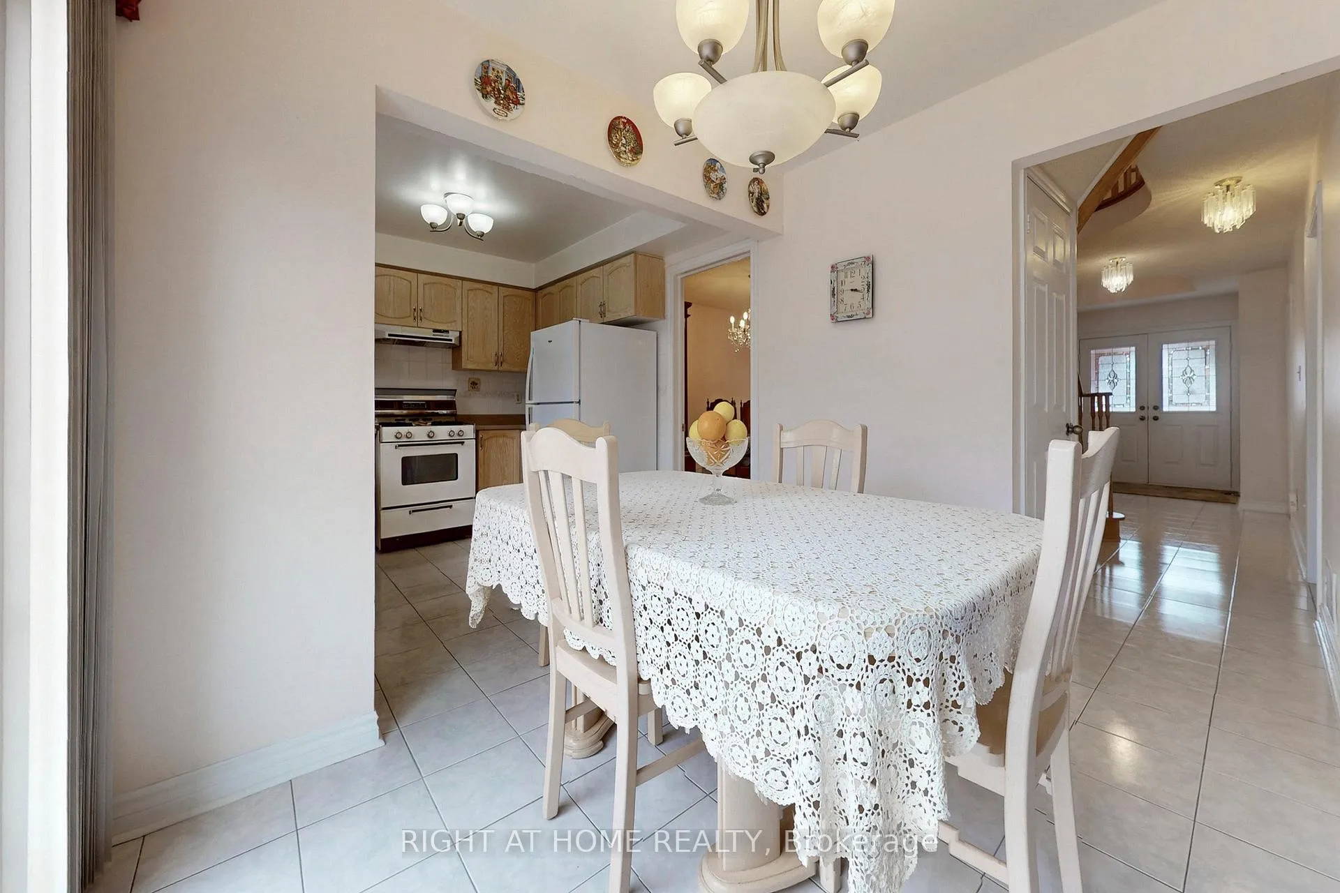 Photo 11 of 260 Avro Road, Vaughan, Maple — HOMEH
