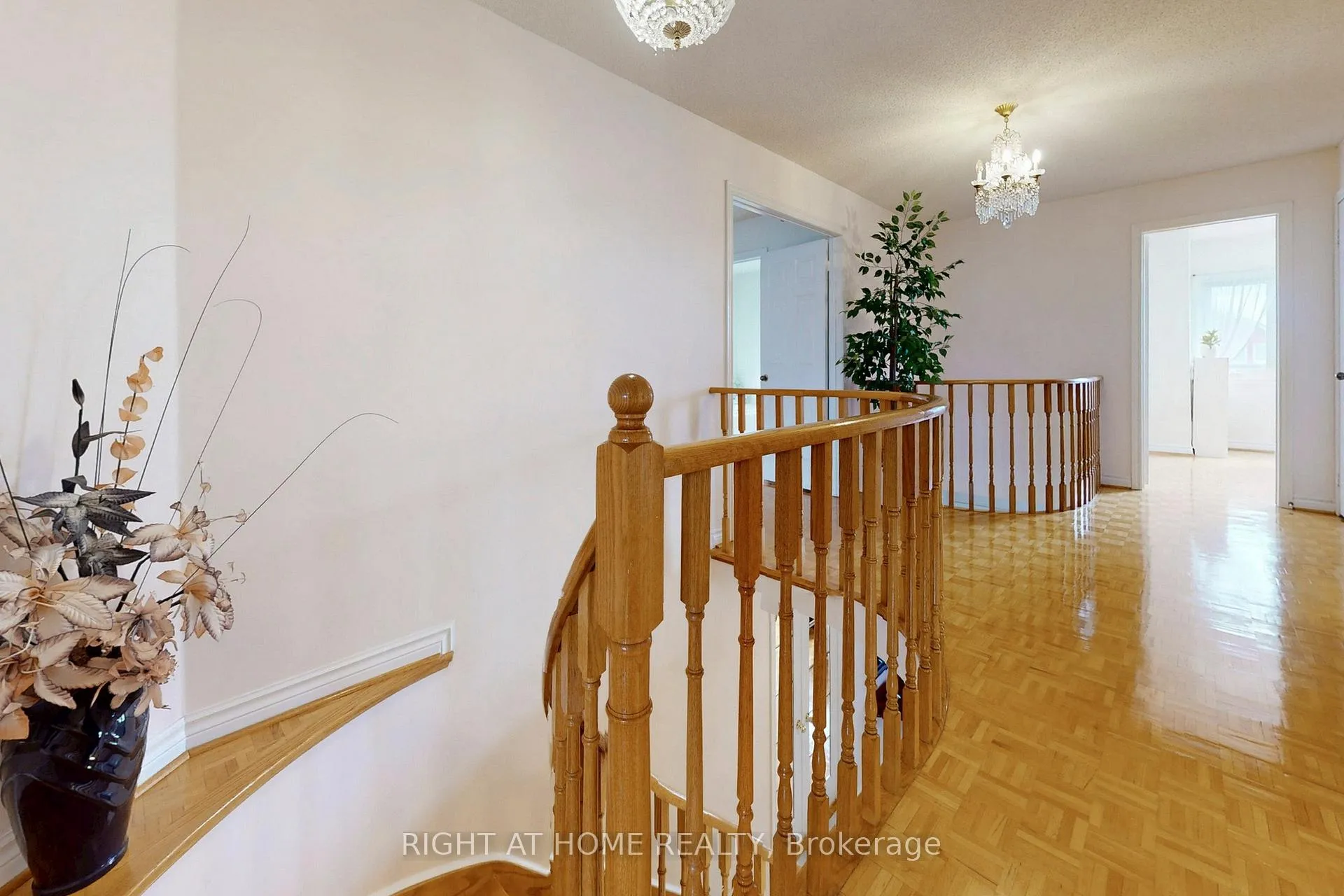 Photo 13 of 260 Avro Road, Vaughan, Maple — HOMEH