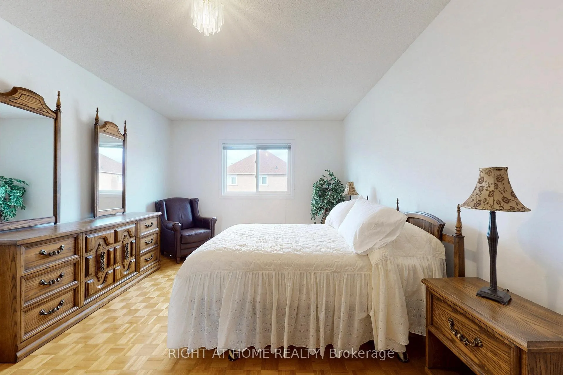Photo 14 of 260 Avro Road, Vaughan, Maple — HOMEH
