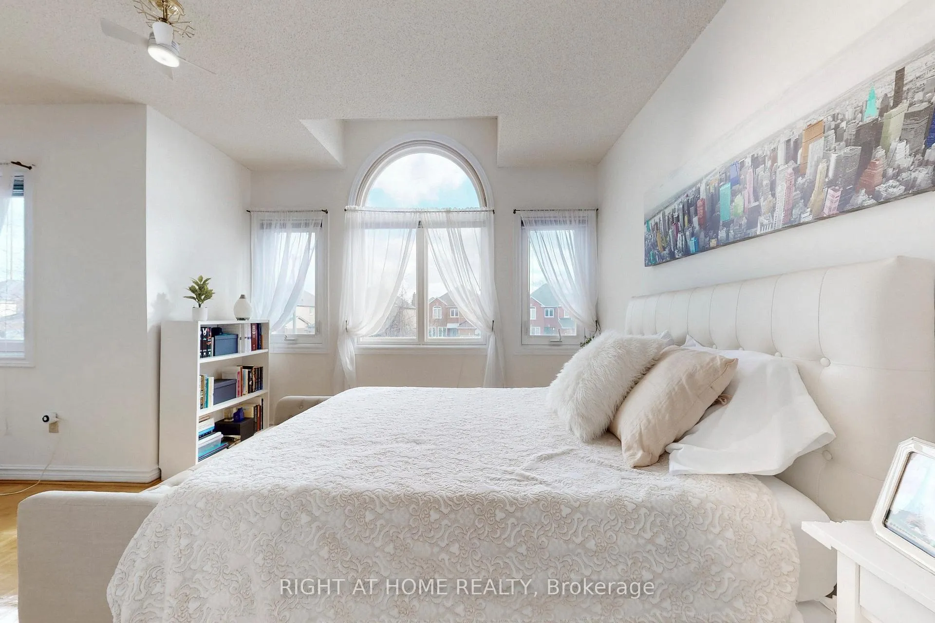 Photo 18 of 260 Avro Road, Vaughan, Maple — HOMEH