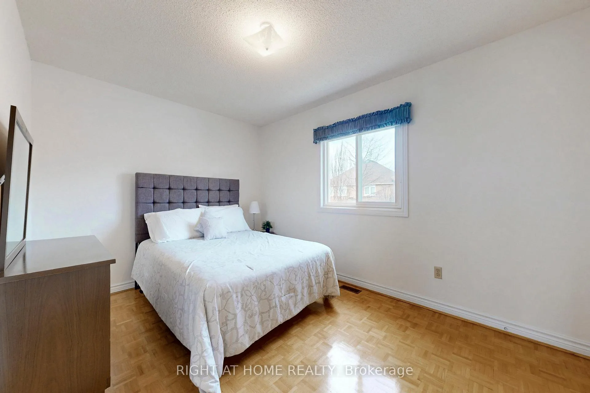 Photo 20 of 260 Avro Road, Vaughan, Maple — HOMEH