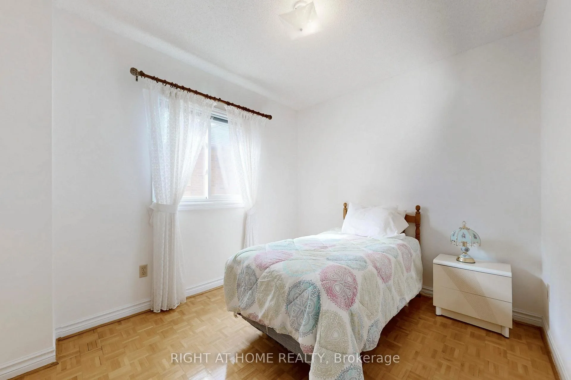 Photo 21 of 260 Avro Road, Vaughan, Maple — HOMEH