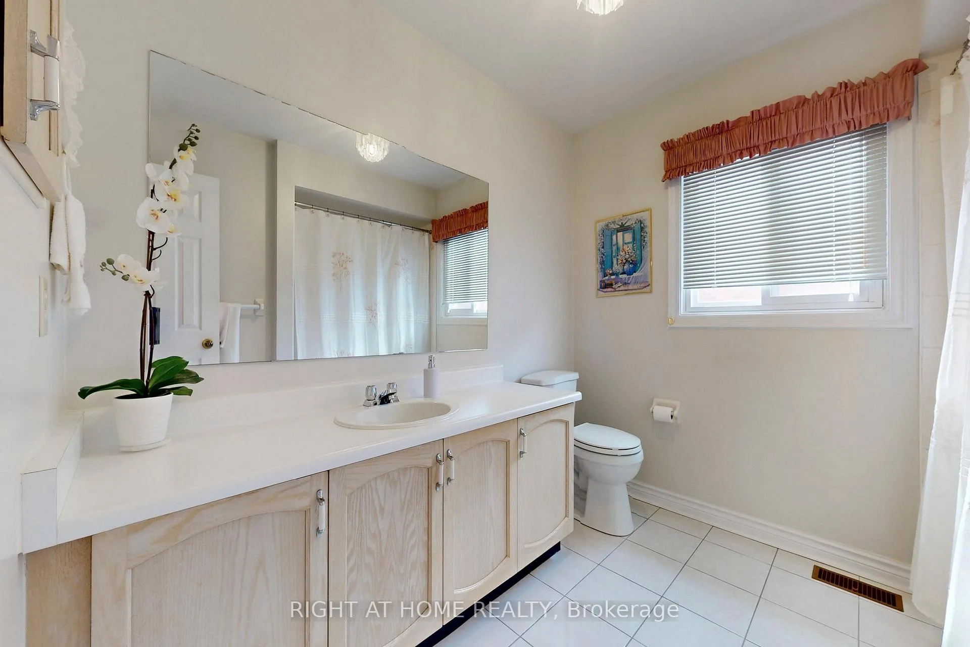 Photo 22 of 260 Avro Road, Vaughan, Maple — HOMEH