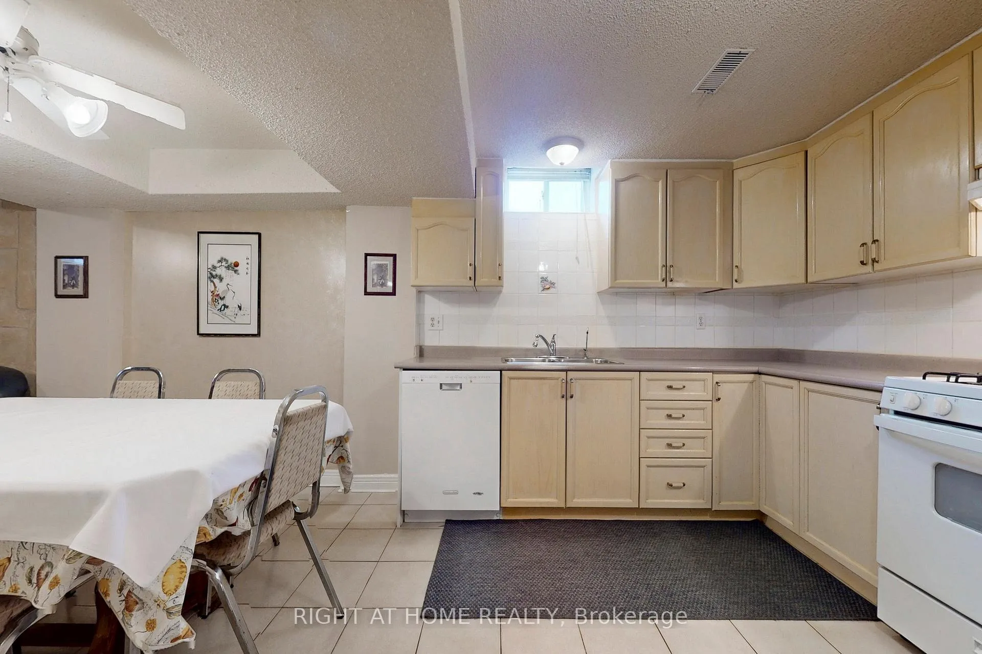 Photo 25 of 260 Avro Road, Vaughan, Maple — HOMEH