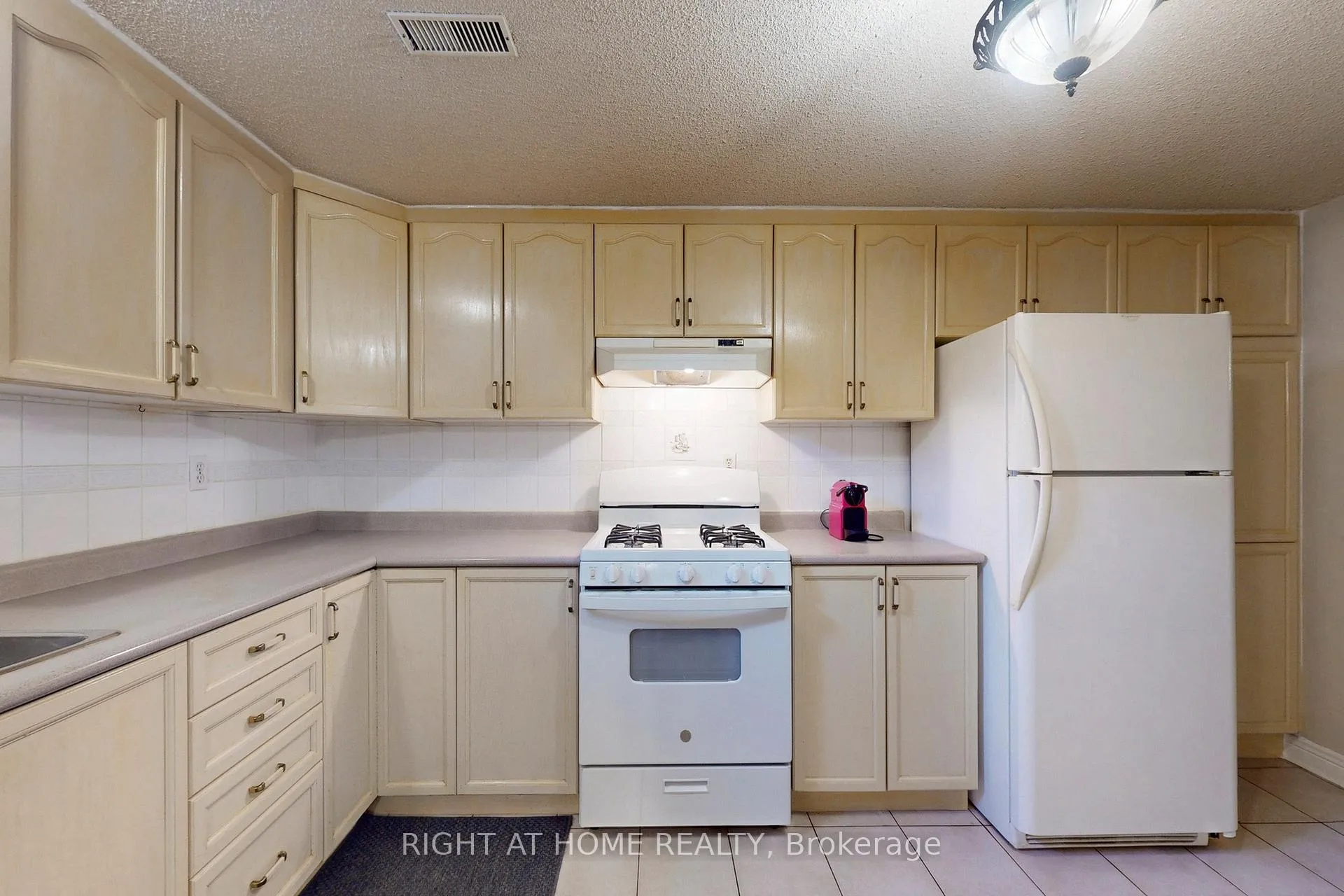Photo 26 of 260 Avro Road, Vaughan, Maple — HOMEH