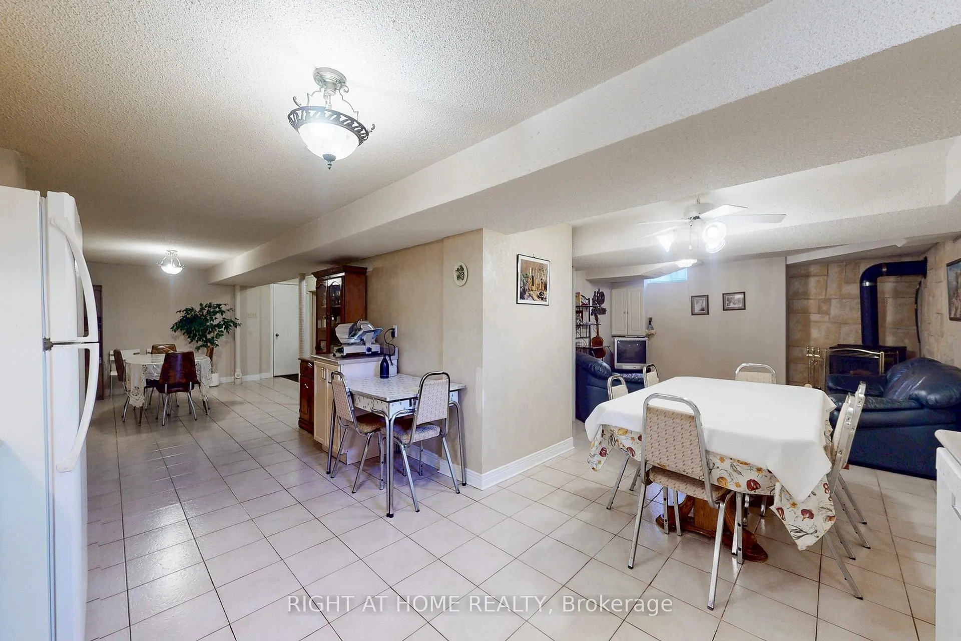 Photo 27 of 260 Avro Road, Vaughan, Maple — HOMEH