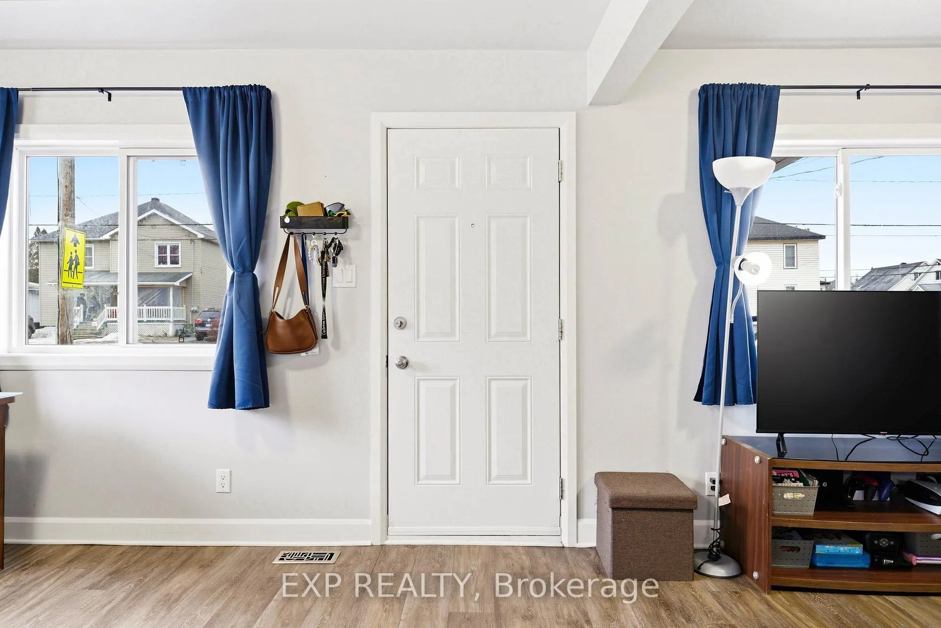 Photo 2 of 229 Fourth Street W, Cornwall — HOMEH
