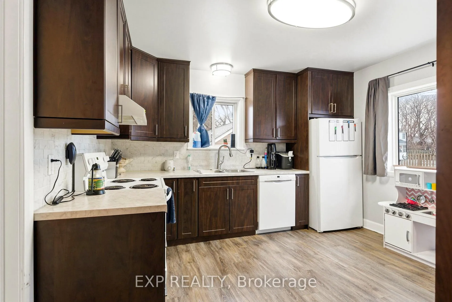 Photo 3 of 229 Fourth Street W, Cornwall — HOMEH