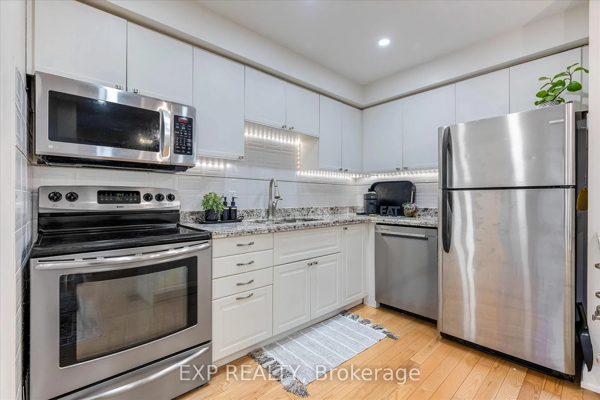 Photo 17 of 23 Hedge Lawn Drive, Grimsby, Grimsby East — HOMEH