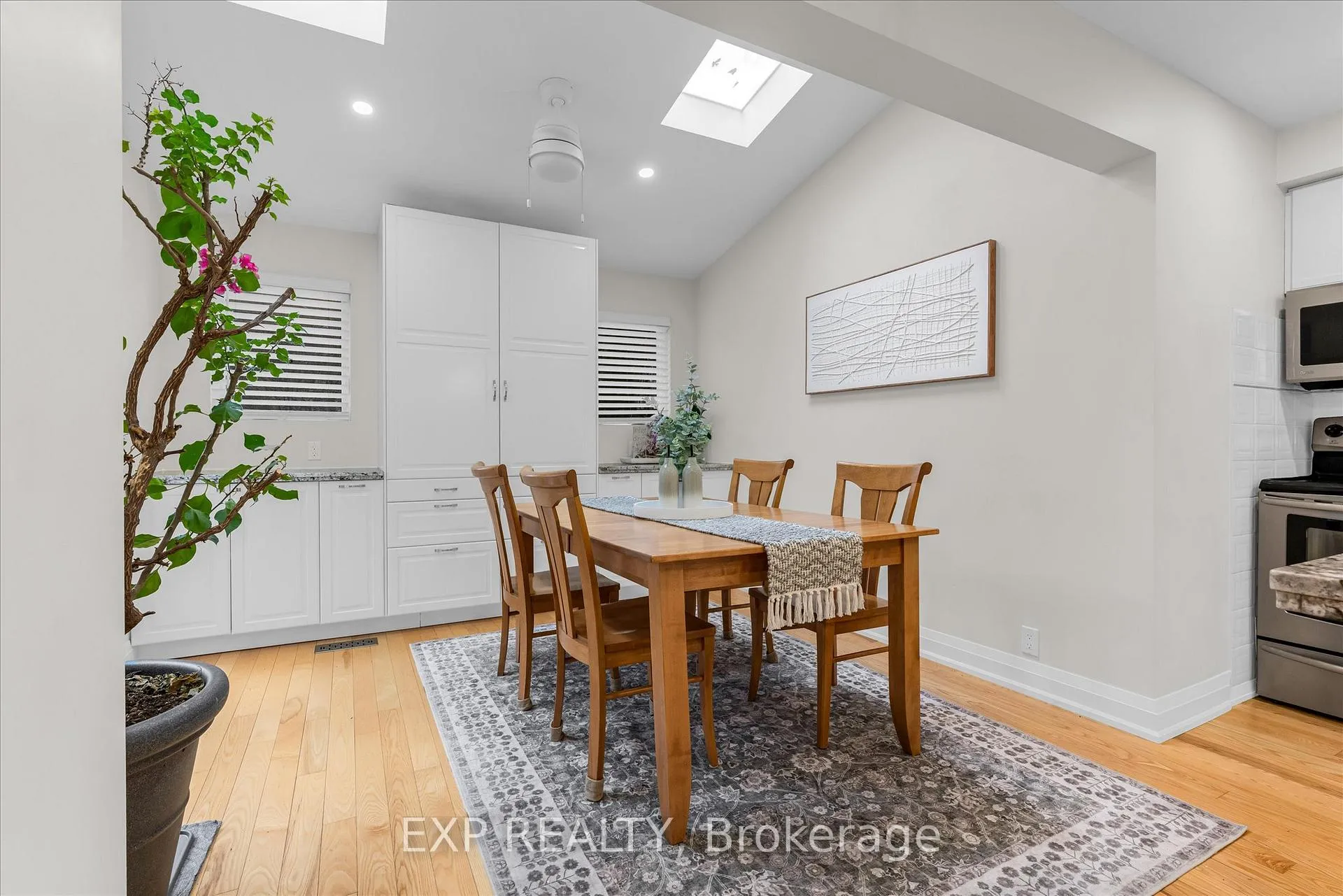 Photo 18 of 23 Hedge Lawn Drive, Grimsby, Grimsby East — HOMEH