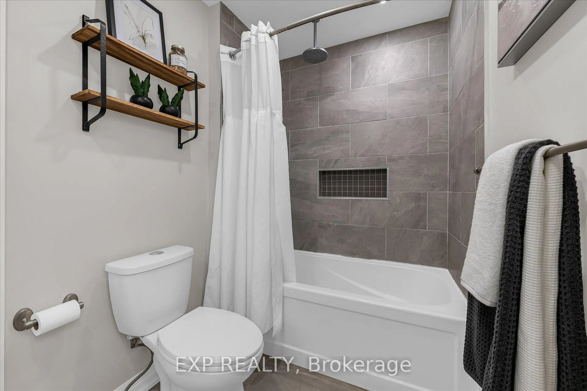 Photo 29 of 23 Hedge Lawn Drive, Grimsby, Grimsby East — HOMEH