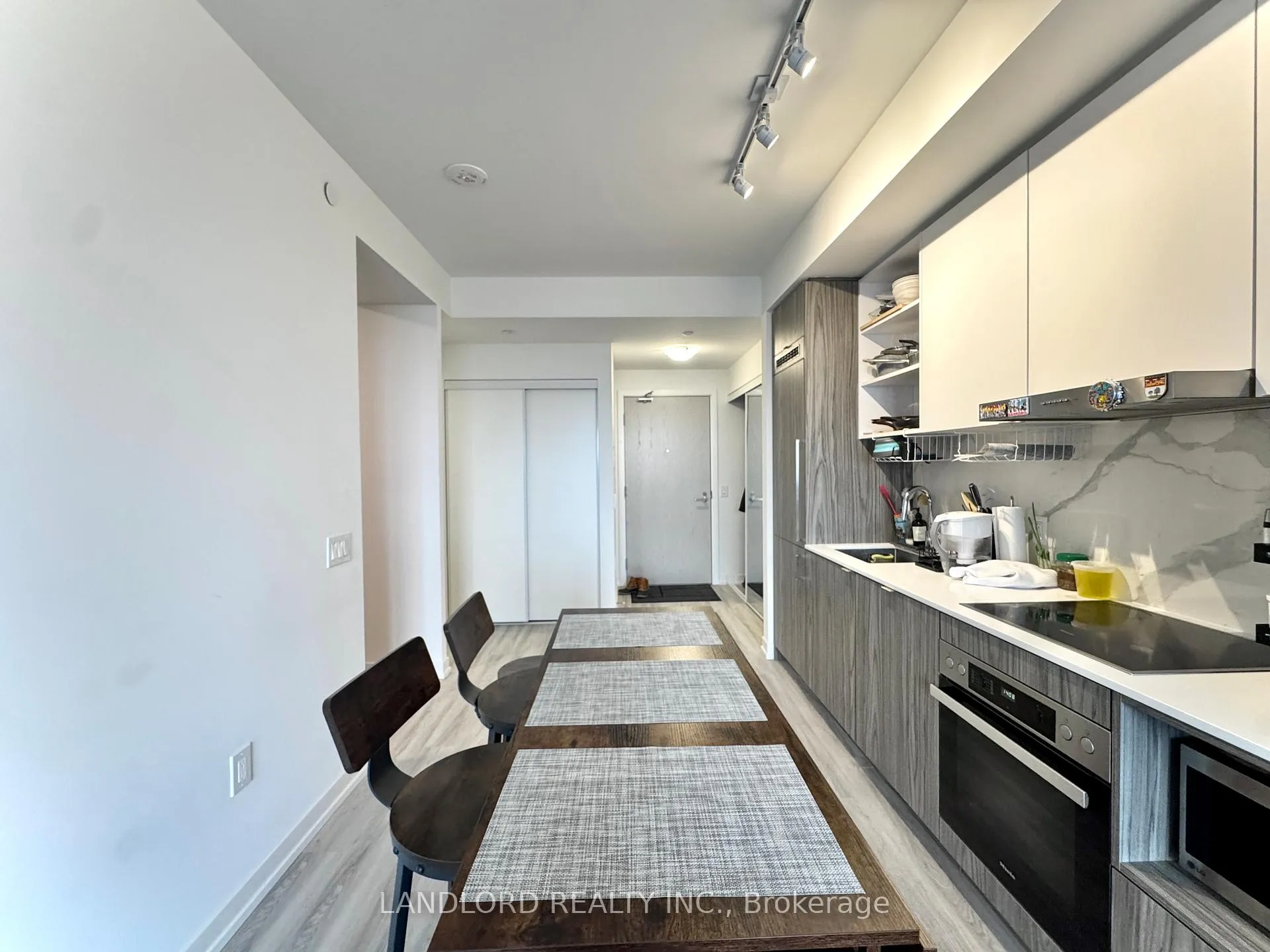 Photo 3 of Unit 7102, 55 Cooper Street, Toronto, Waterfront Communities — HOMEH