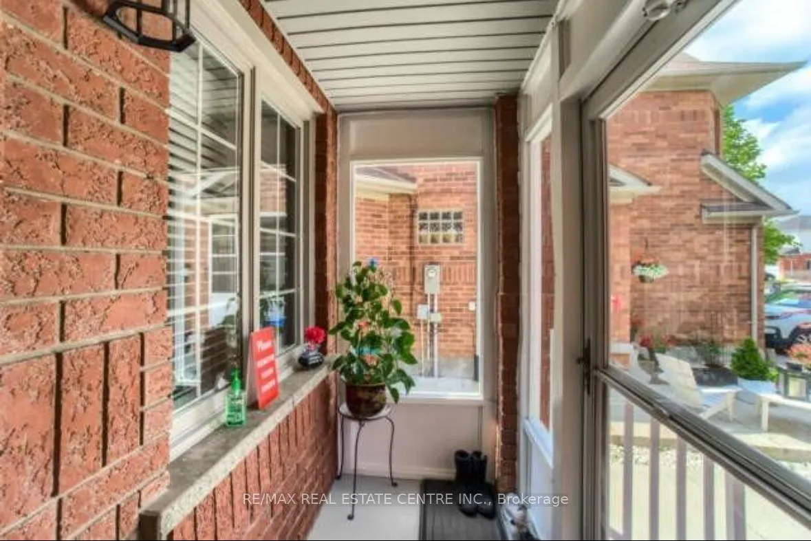 Photo 2 of 296 Pressed Brick Drive, Brampton, Brampton North — HOMEH