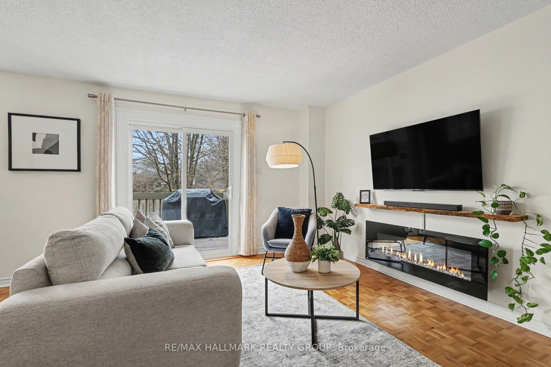 Photo 5 of Unit D, 77 Glen Park Drive, Ottawa, Blackburn Hamlet (South) — HOMEH