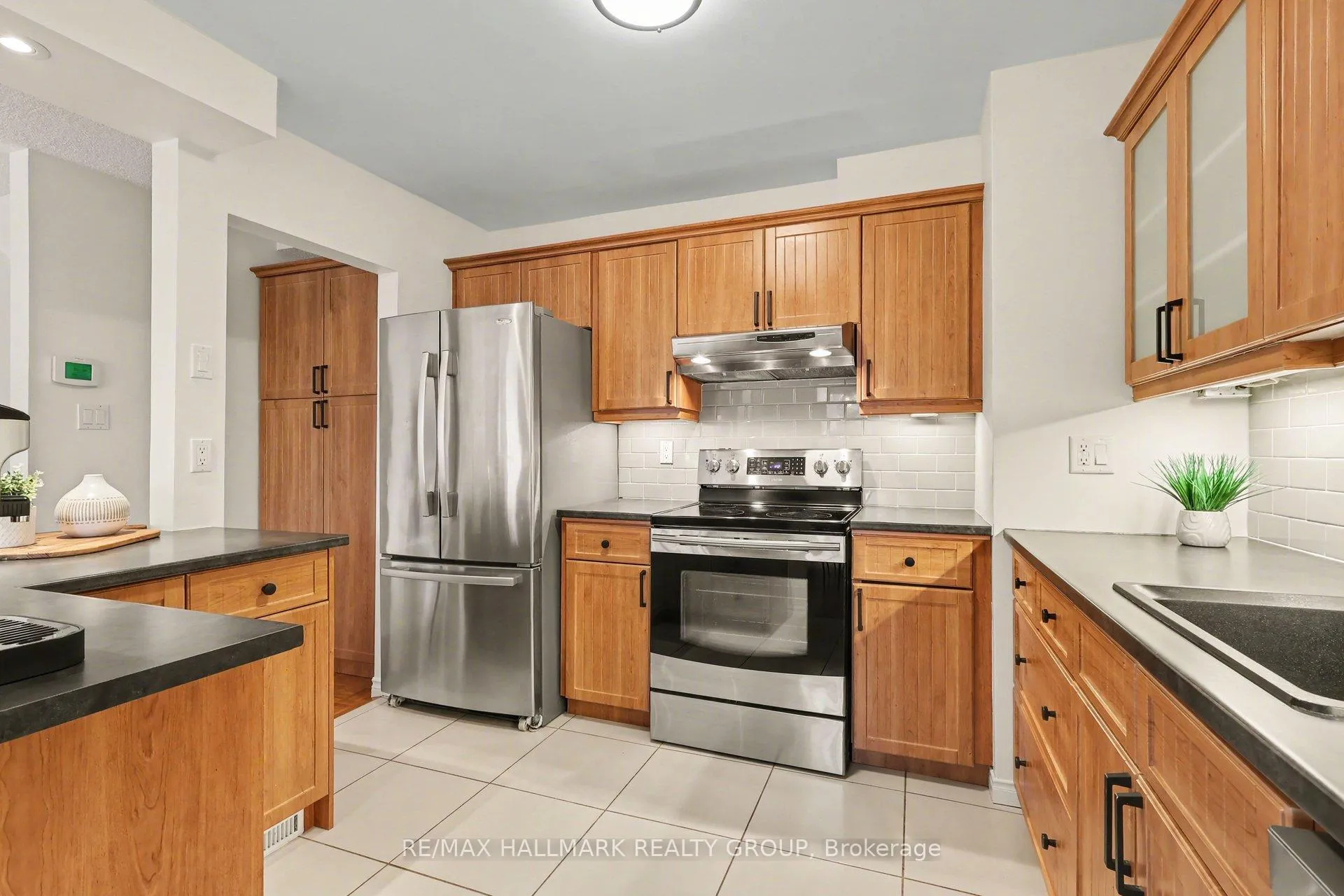 Photo 8 of Unit D, 77 Glen Park Drive, Ottawa, Blackburn Hamlet (South) — HOMEH