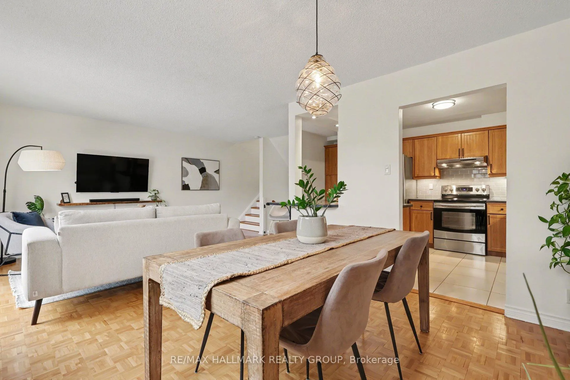 Photo 13 of Unit D, 77 Glen Park Drive, Ottawa, Blackburn Hamlet (South) — HOMEH