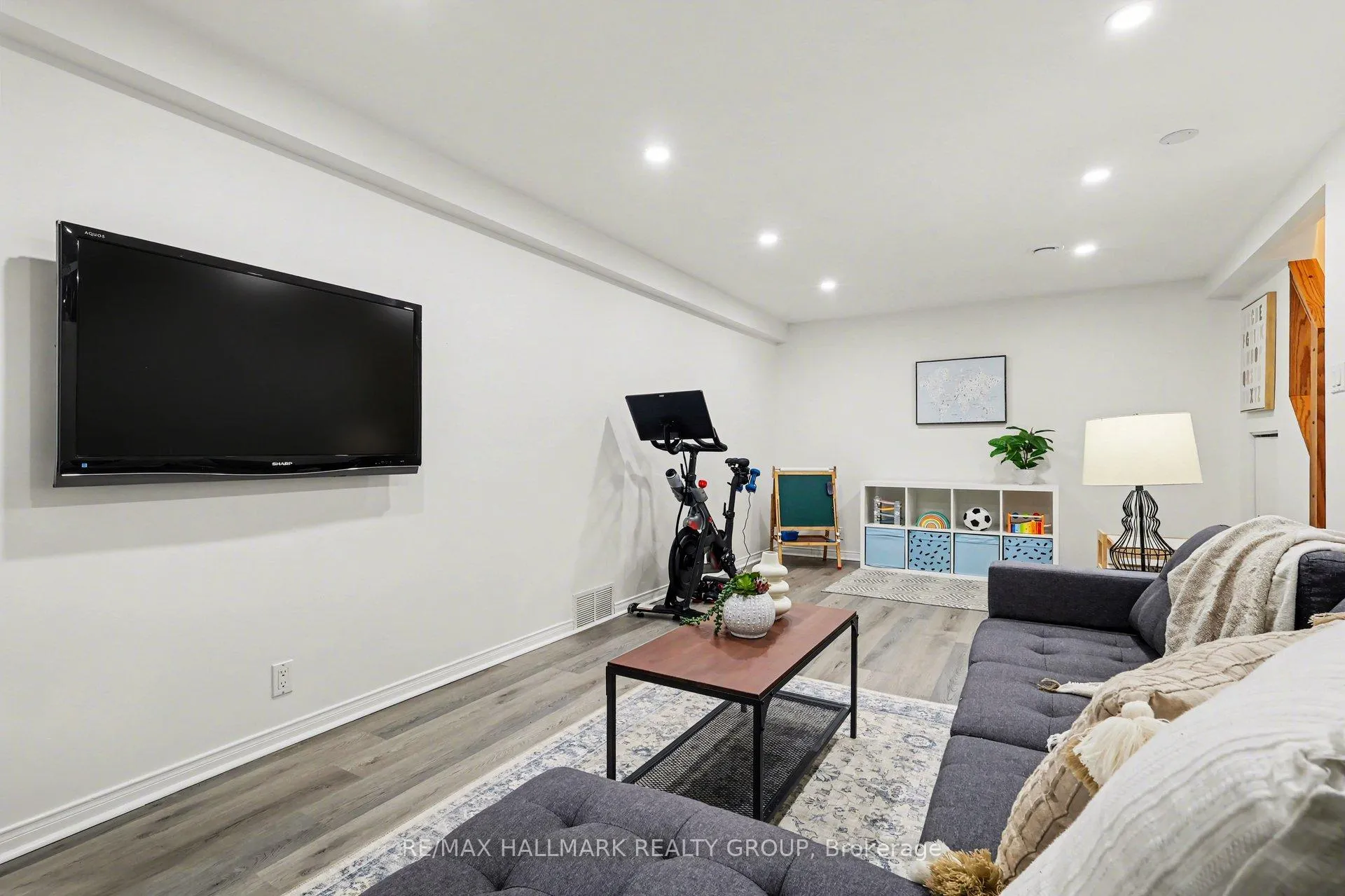 Photo 25 of Unit D, 77 Glen Park Drive, Ottawa, Blackburn Hamlet (South) — HOMEH