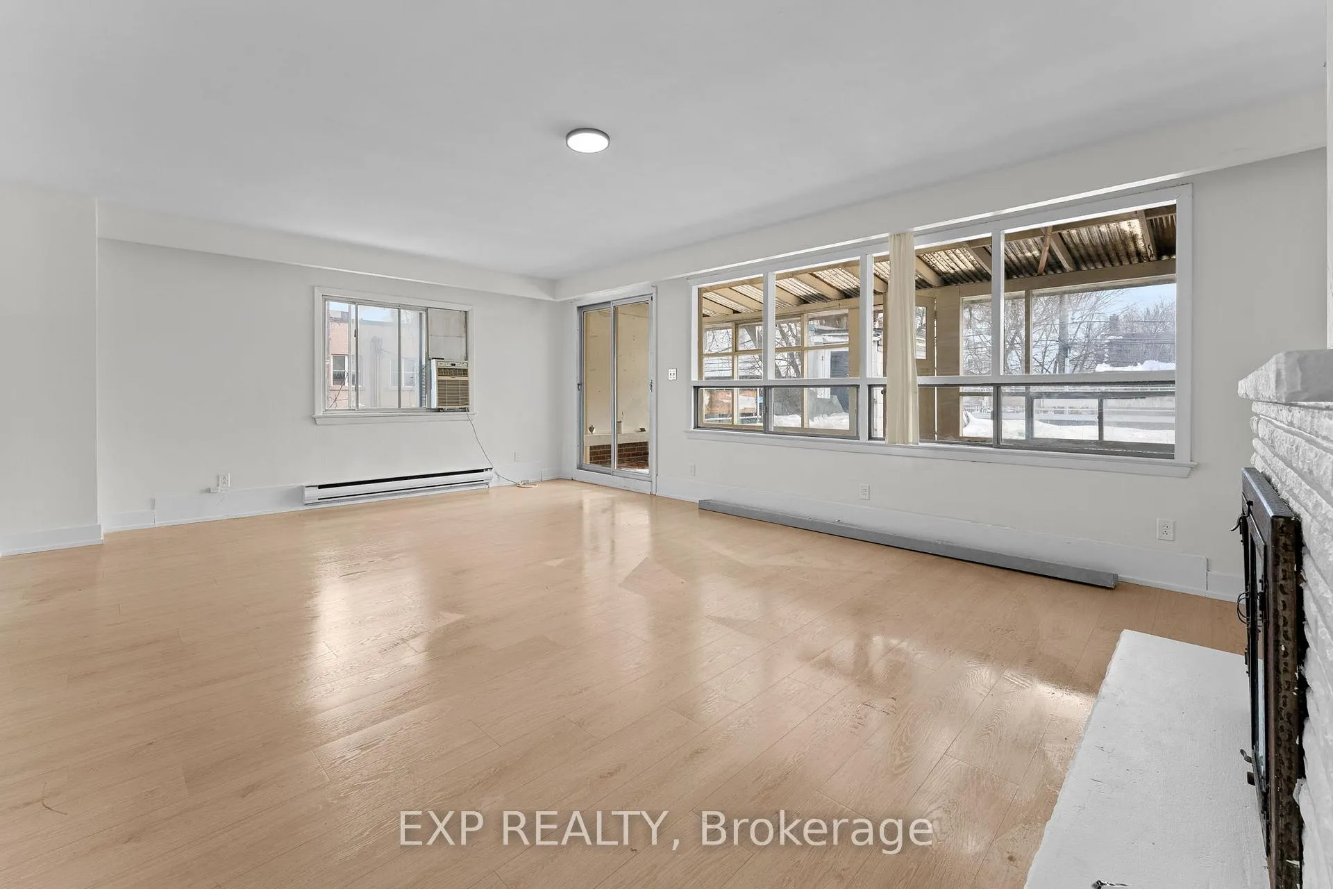 Photo 4 of Unit Unit #1, 1558 Queen Street E, Toronto, Greenwood-Coxwell — HOMEH