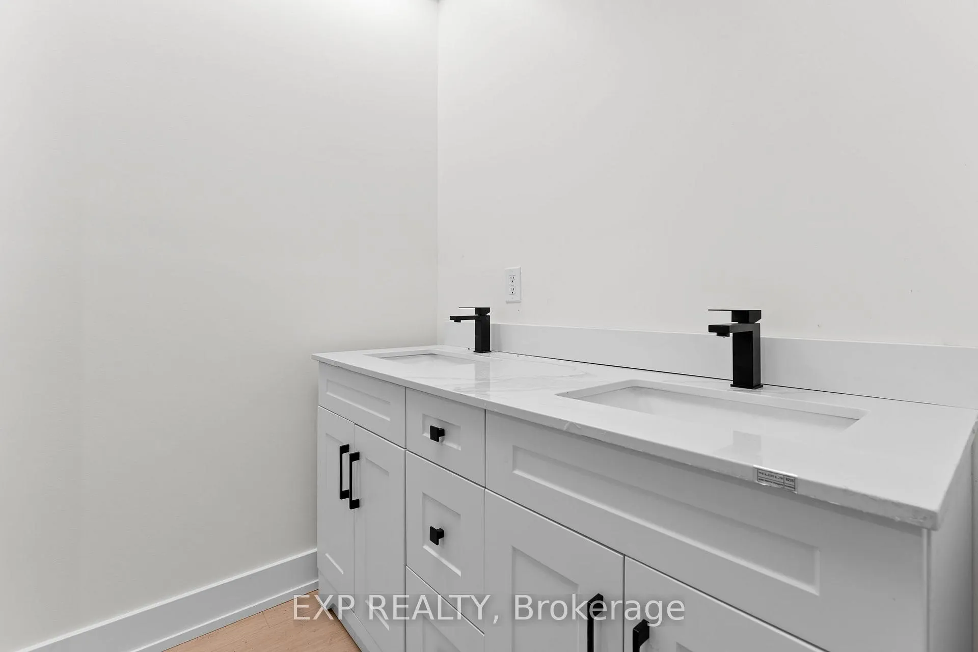 Photo 20 of Unit Unit #1, 1558 Queen Street E, Toronto, Greenwood-Coxwell — HOMEH