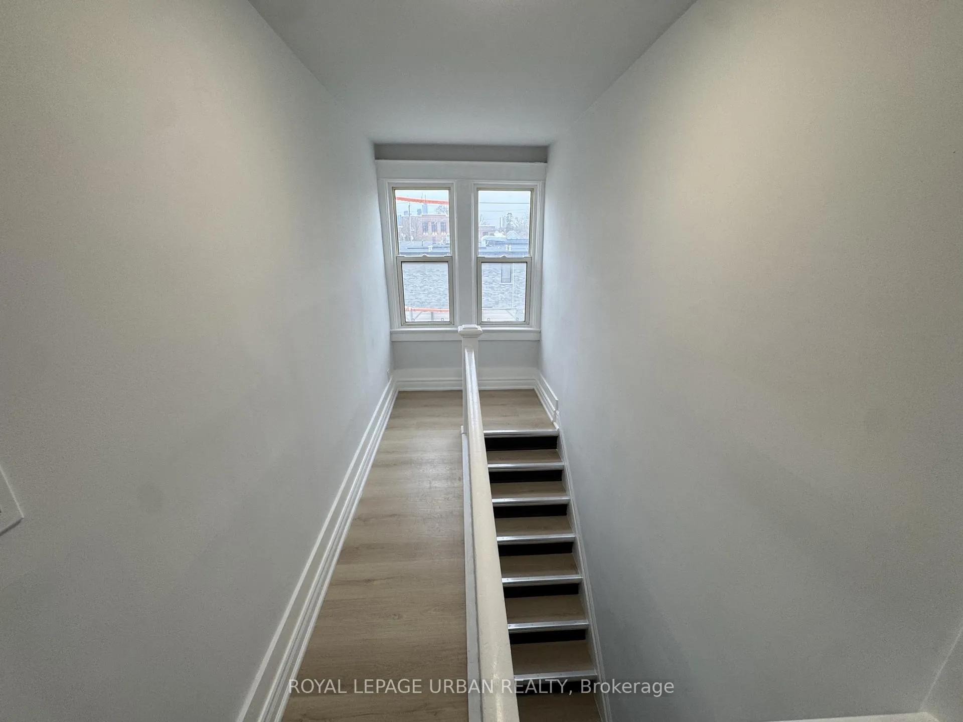 Photo 3 of Unit Unit 5, 12 Gertrude Place, Toronto, Danforth — HOMEH