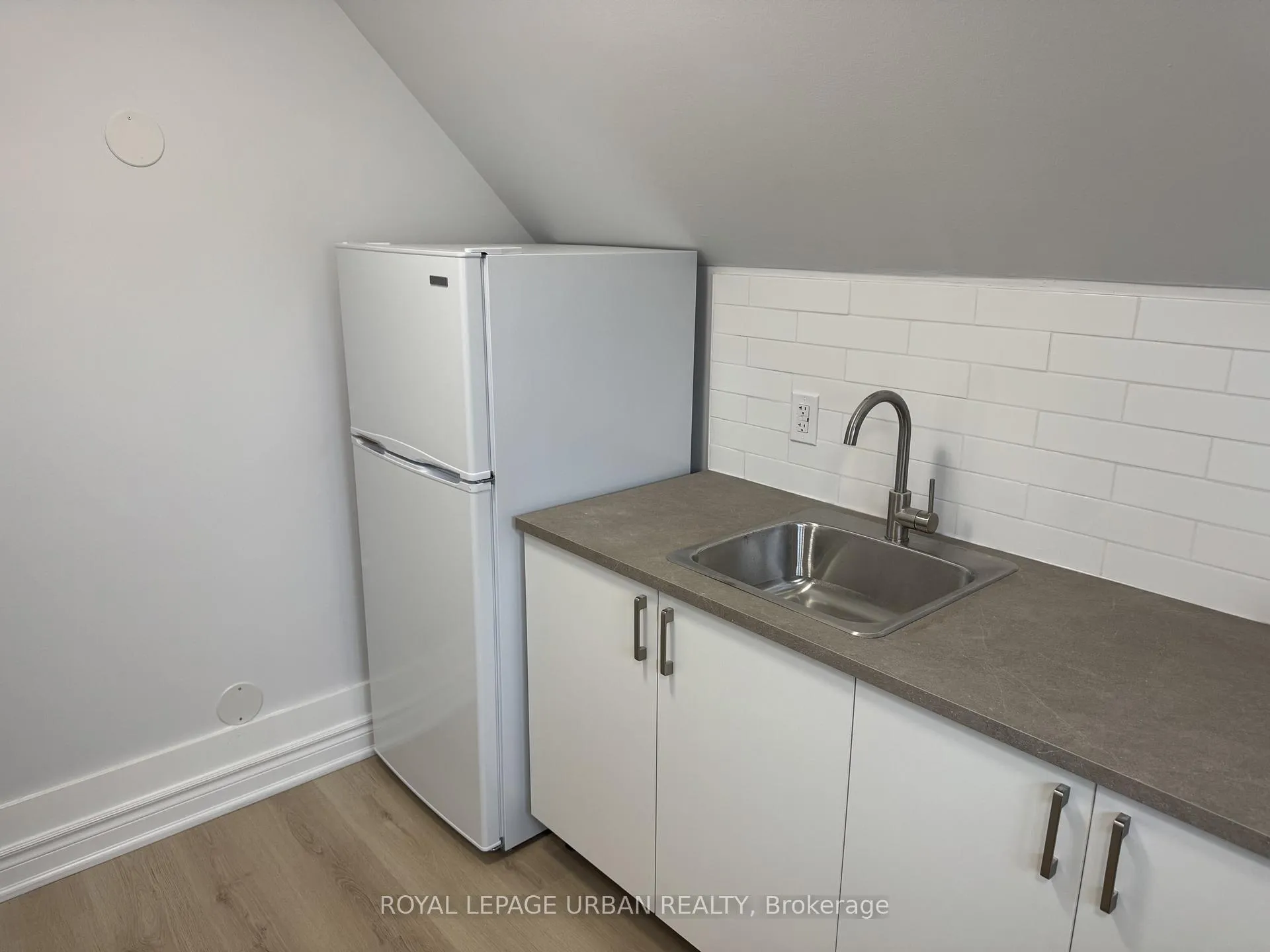Photo 5 of Unit Unit 5, 12 Gertrude Place, Toronto, Danforth — HOMEH