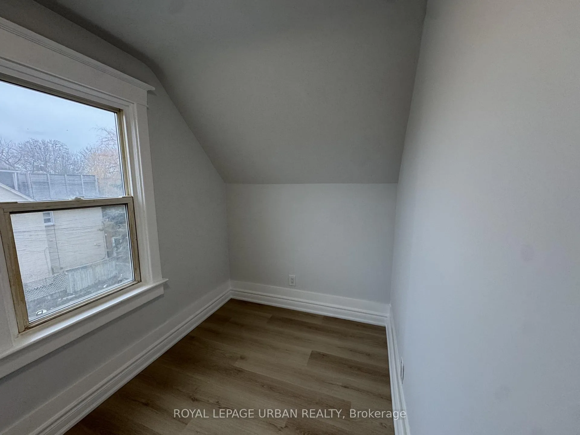 Photo 6 of Unit Unit 5, 12 Gertrude Place, Toronto, Danforth — HOMEH