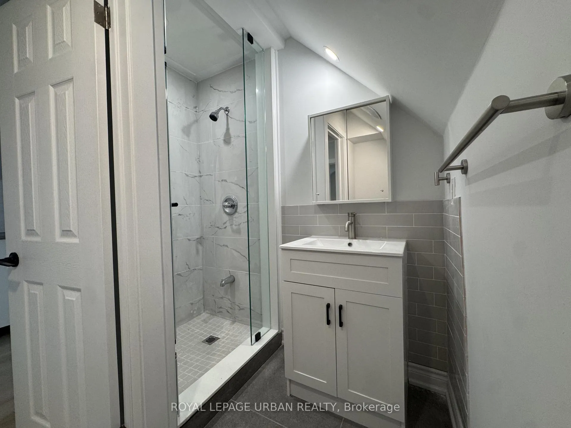 Photo 7 of Unit Unit 5, 12 Gertrude Place, Toronto, Danforth — HOMEH