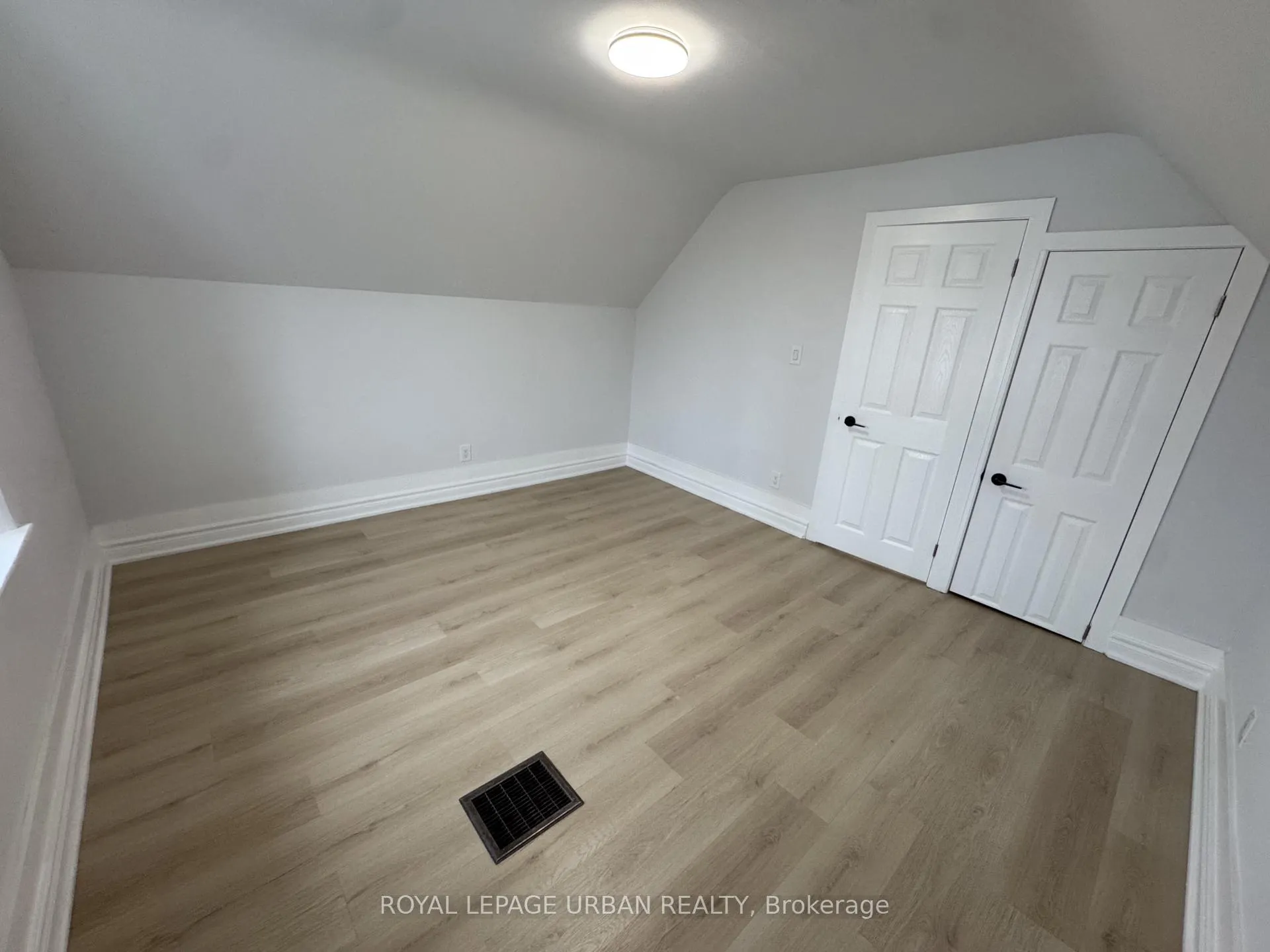 Photo 10 of Unit Unit 5, 12 Gertrude Place, Toronto, Danforth — HOMEH