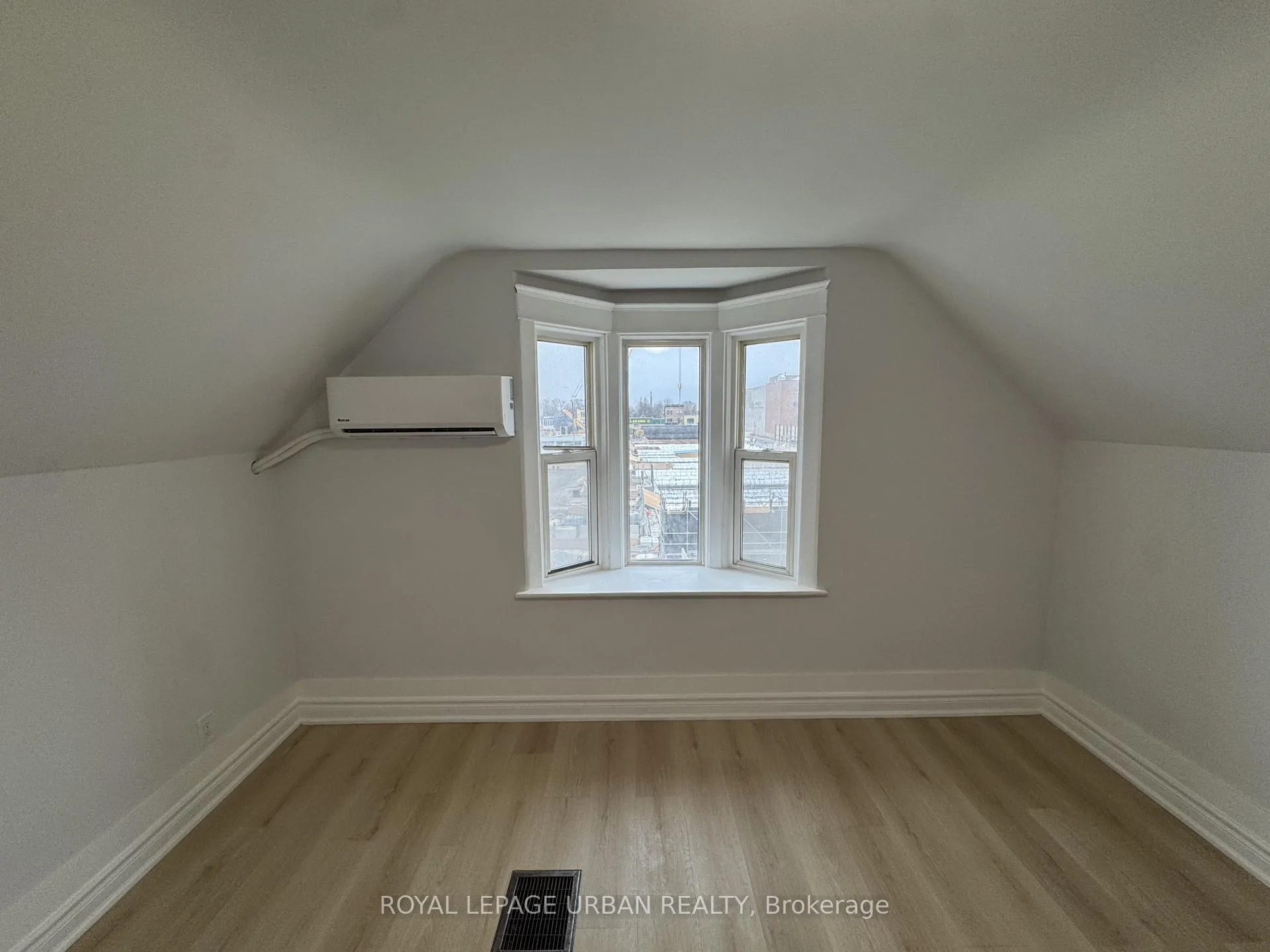 Photo 11 of Unit Unit 5, 12 Gertrude Place, Toronto, Danforth — HOMEH