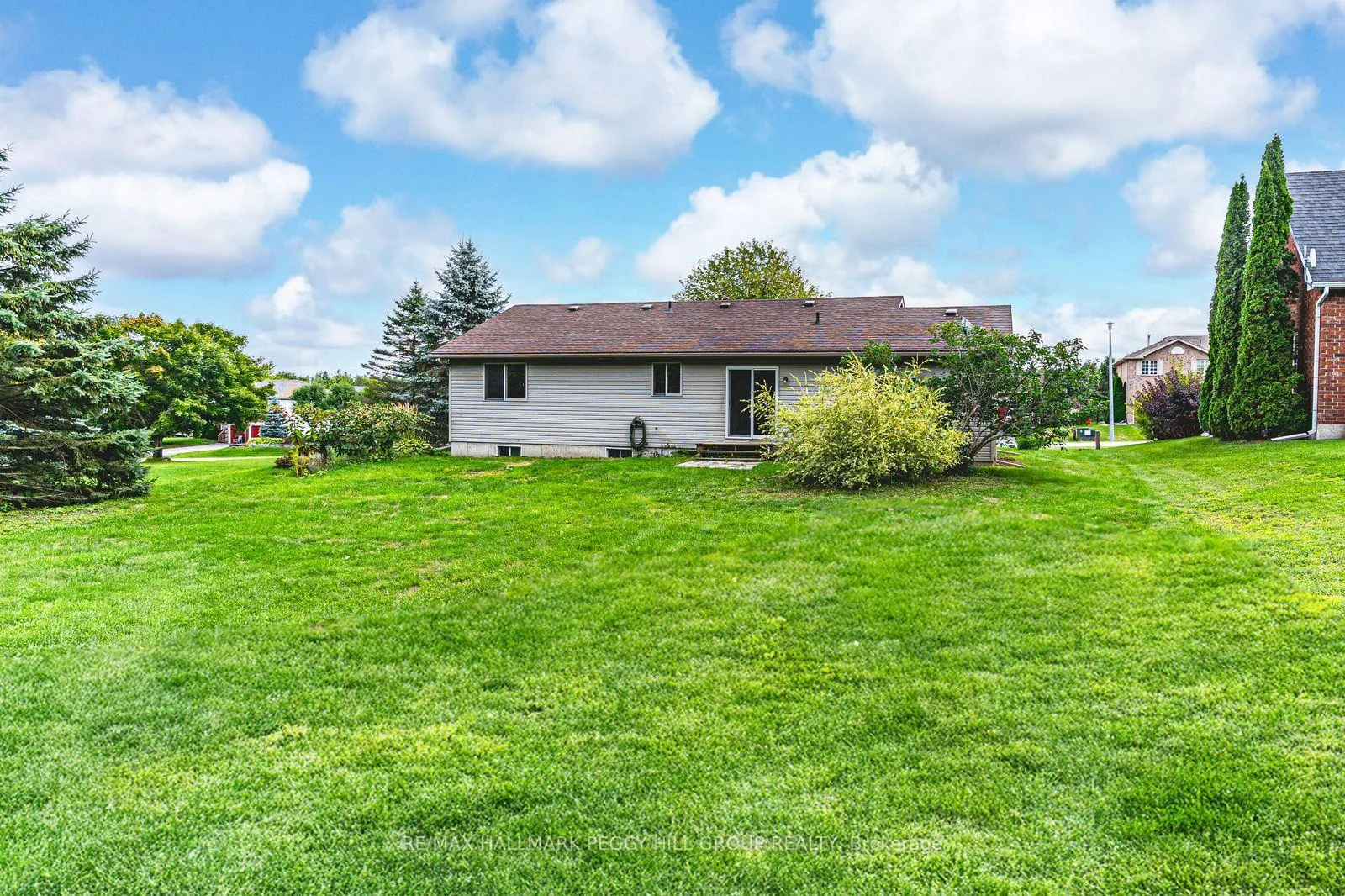 Photo 10 of 55 Marlow Circle, Springwater, Hillsdale — HOMEH