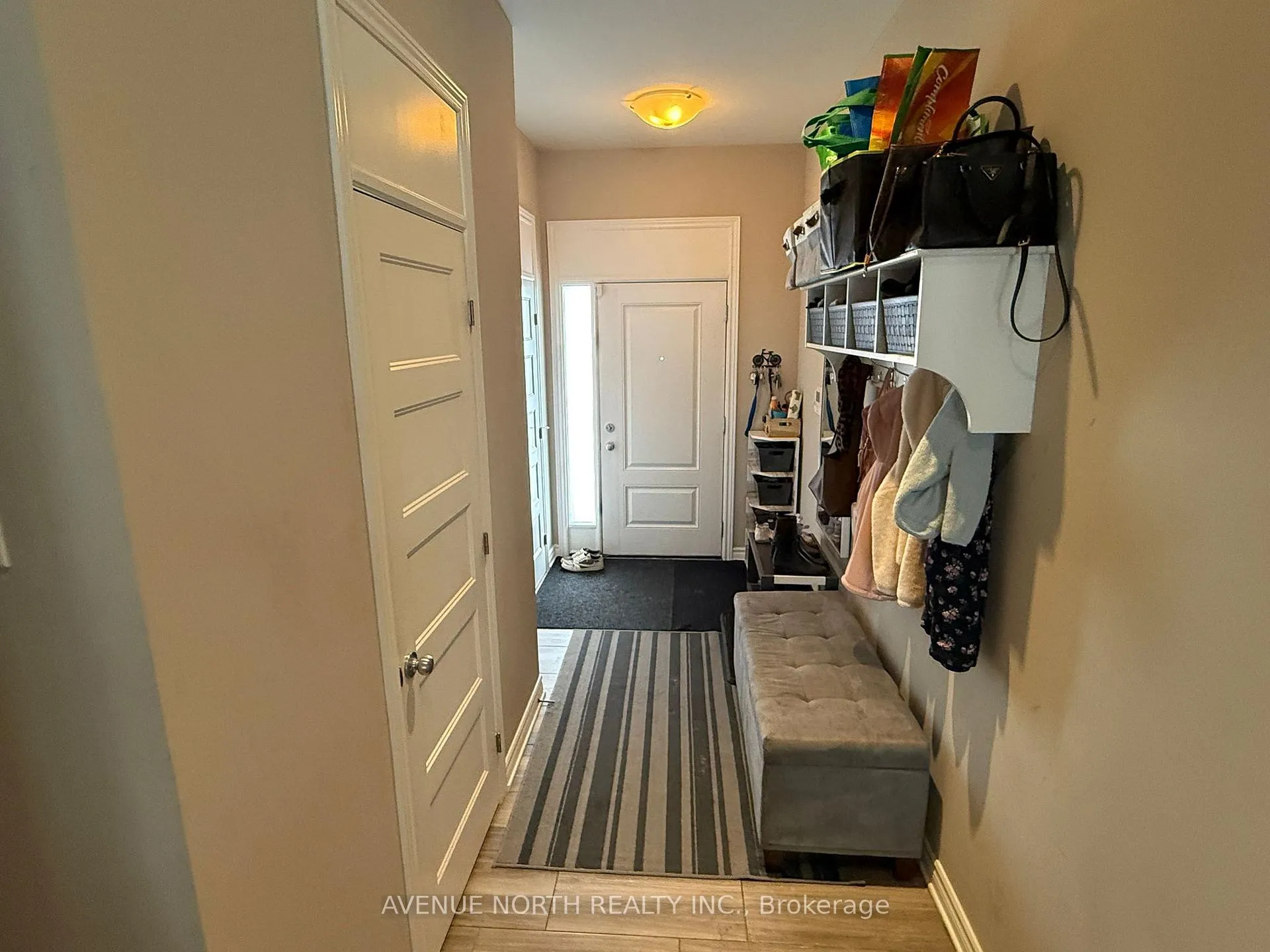 Photo 3 of 821 Cedar Creek Drive, Ottawa, Blossom Park/Kemp Park/Findlay Creek — HOMEH