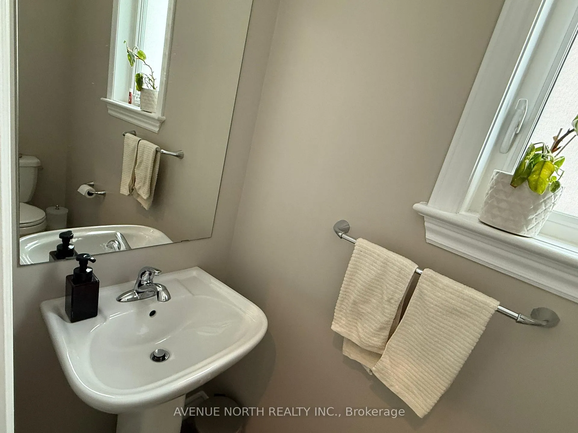 Photo 6 of 821 Cedar Creek Drive, Ottawa, Blossom Park/Kemp Park/Findlay Creek — HOMEH