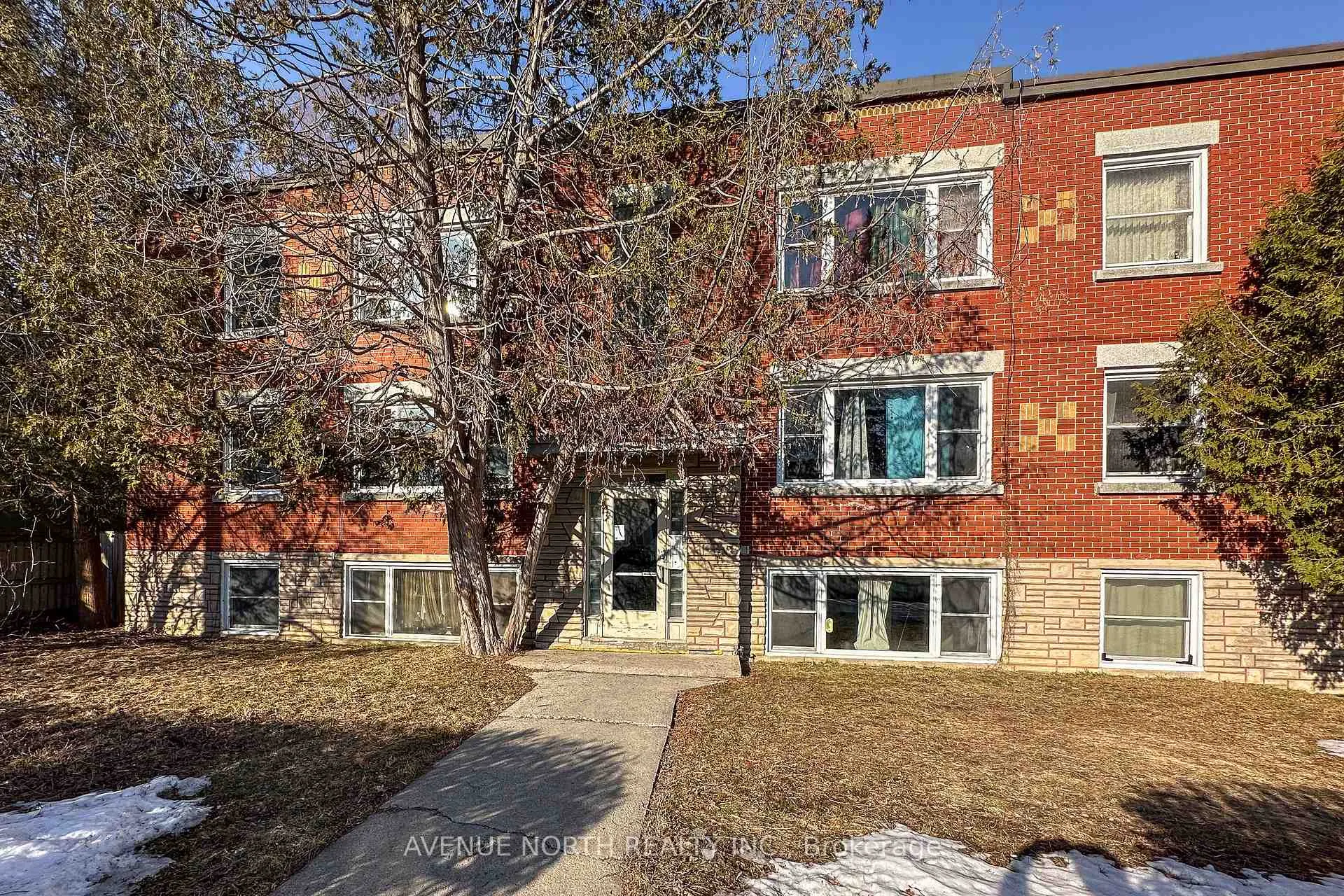 Front of Unit 5, 149 Marquette Avenue
