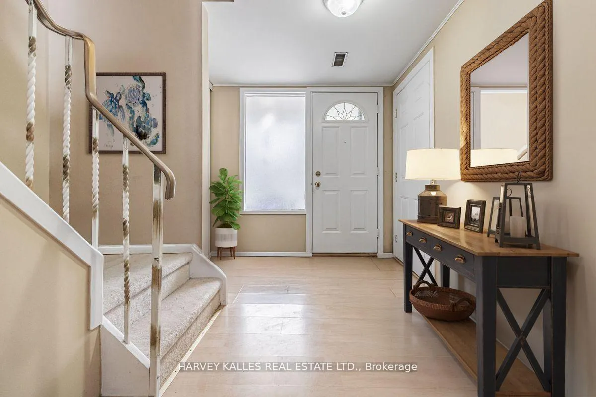 Photo 3 of 82 Poplar Crescent, Aurora, Aurora Highlands — HOMEH