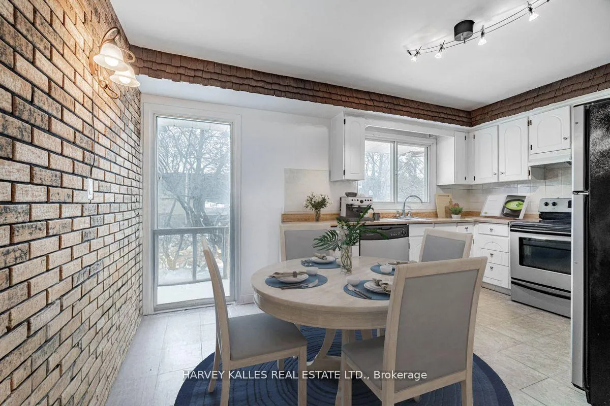 Photo 9 of 82 Poplar Crescent, Aurora, Aurora Highlands — HOMEH