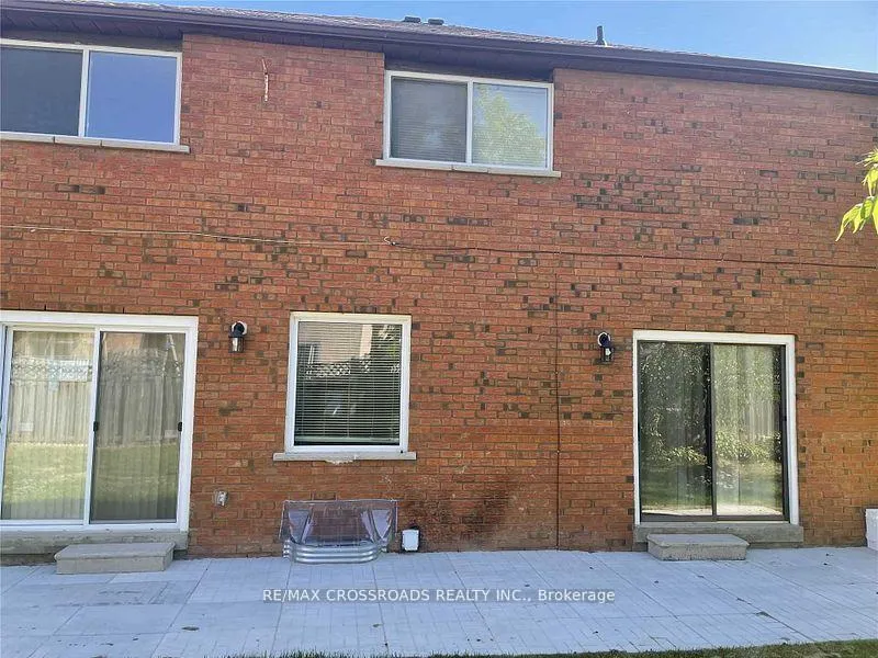 Photo 2 of 94 Elson Street, Markham, Middlefield — HOMEH