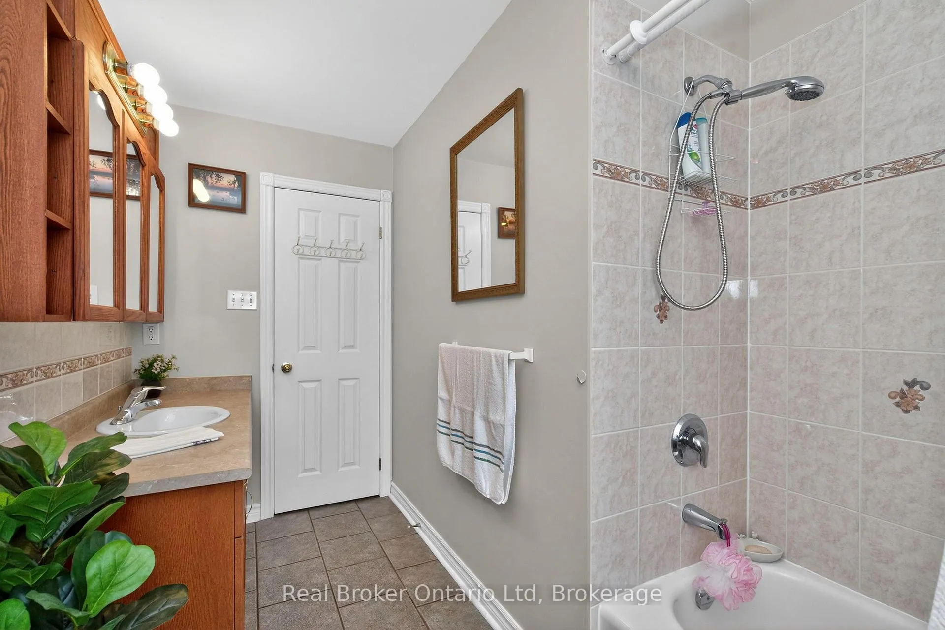 Photo 18 of 202 Ouida Street, Tay, Waubaushene — HOMEH