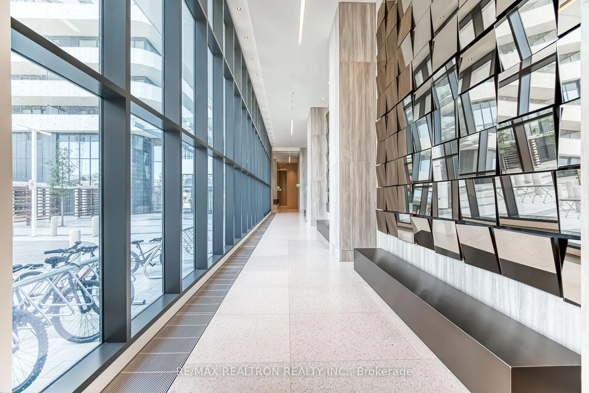 Photo 2 of Unit 5501, 8 Interchange Way, Vaughan, Vaughan Corporate Centre — HOMEH