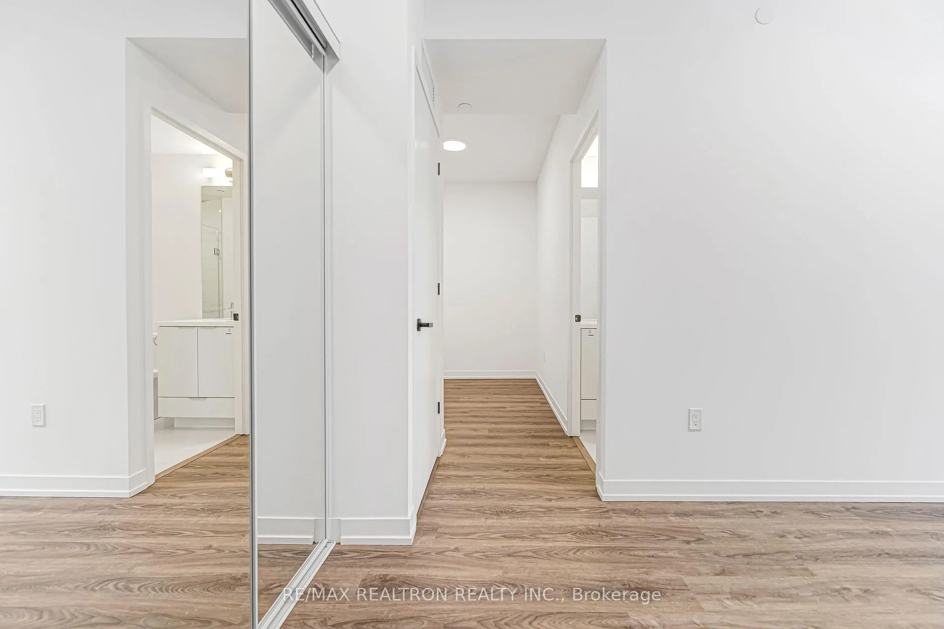 Photo 5 of Unit 5501, 8 Interchange Way, Vaughan, Vaughan Corporate Centre — HOMEH