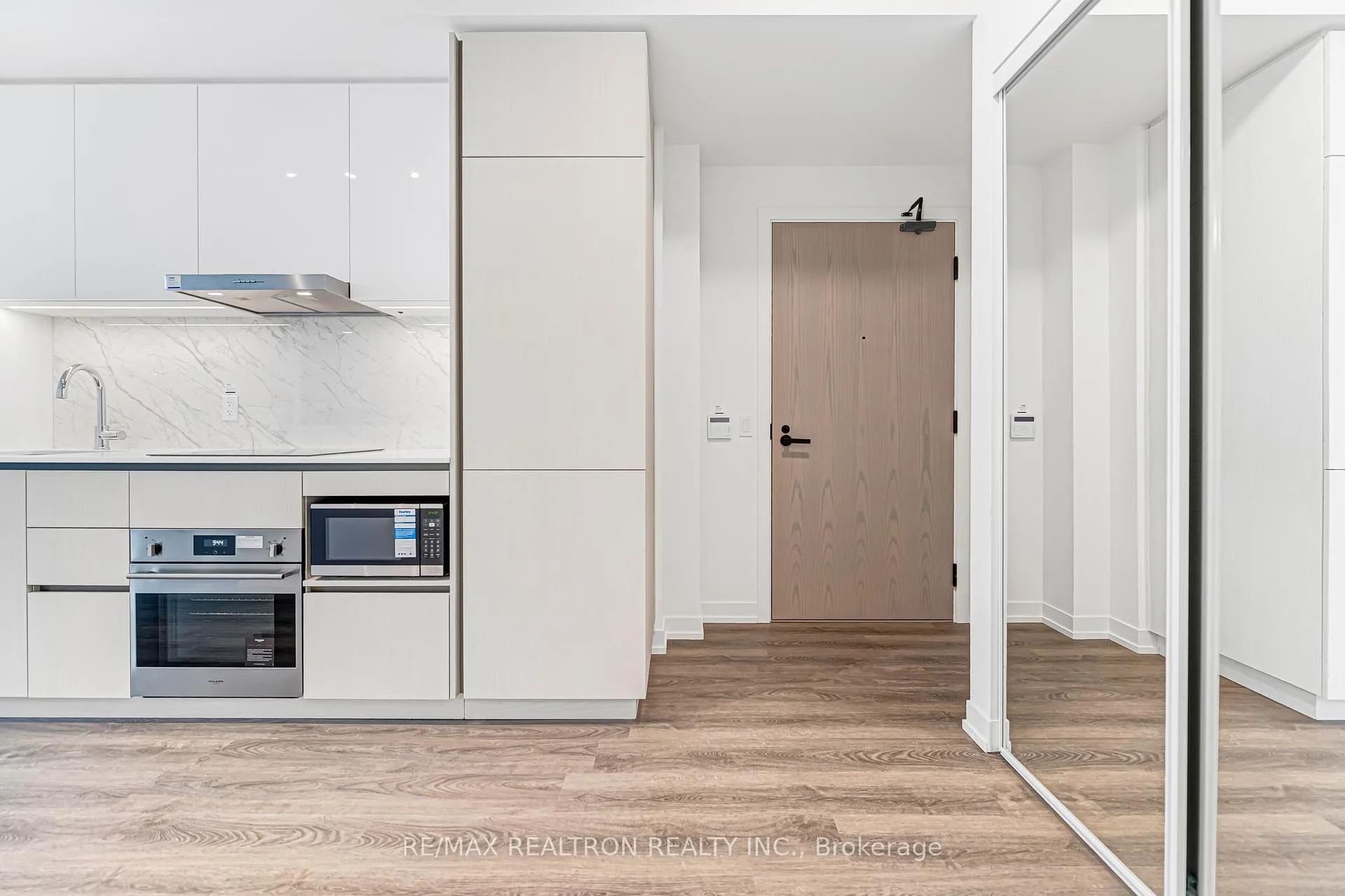 Photo 8 of Unit 5501, 8 Interchange Way, Vaughan, Vaughan Corporate Centre — HOMEH