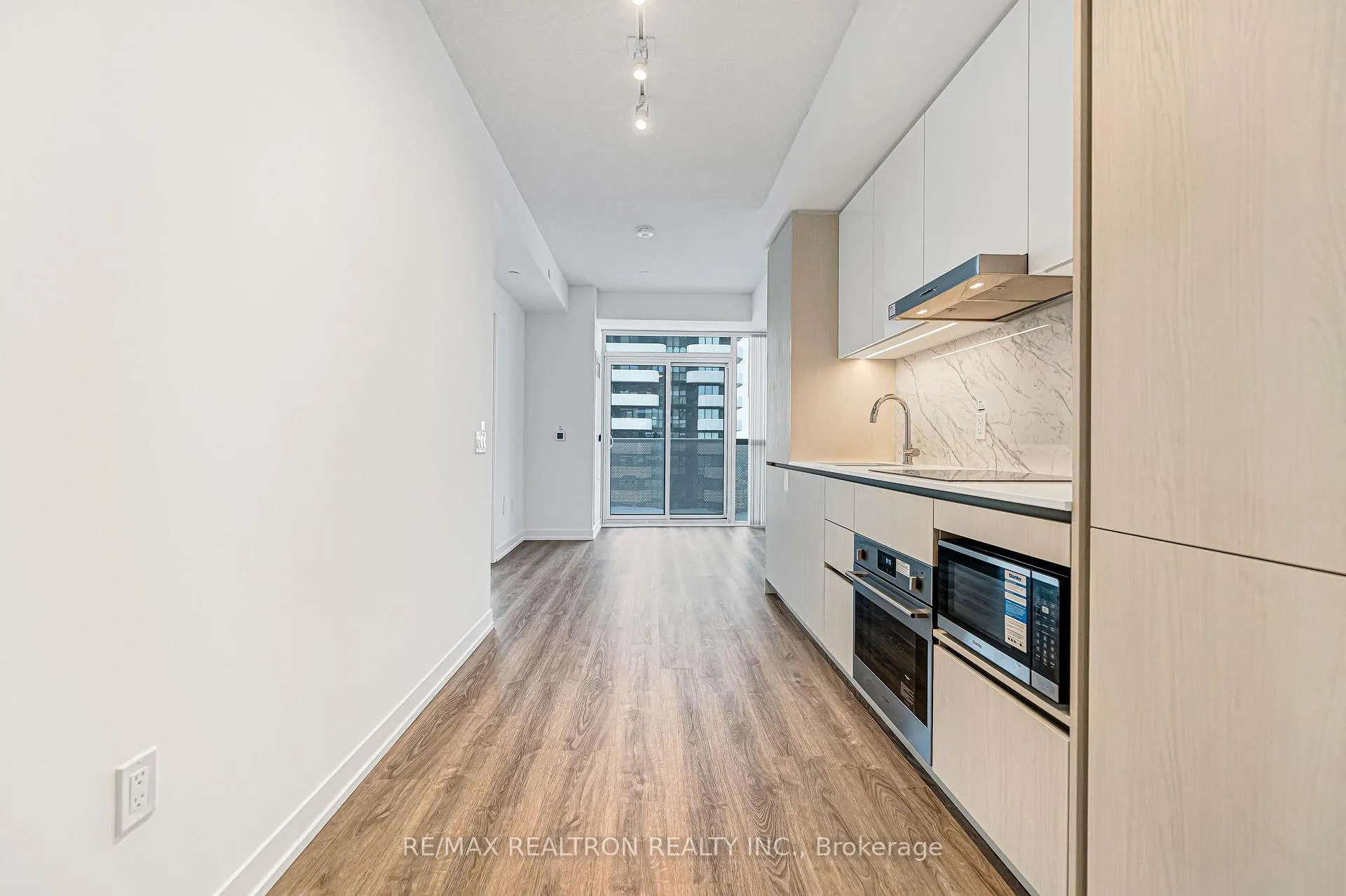 Photo 10 of Unit 5501, 8 Interchange Way, Vaughan, Vaughan Corporate Centre — HOMEH