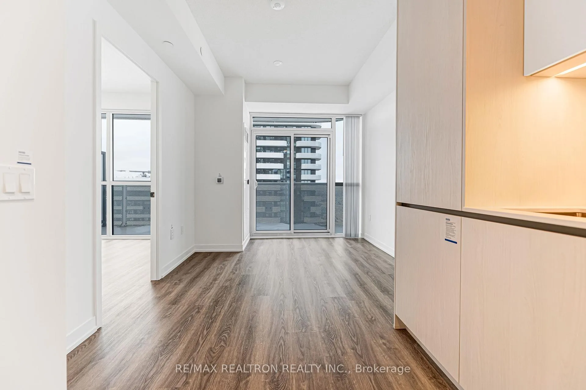 Photo 14 of Unit 5501, 8 Interchange Way, Vaughan, Vaughan Corporate Centre — HOMEH