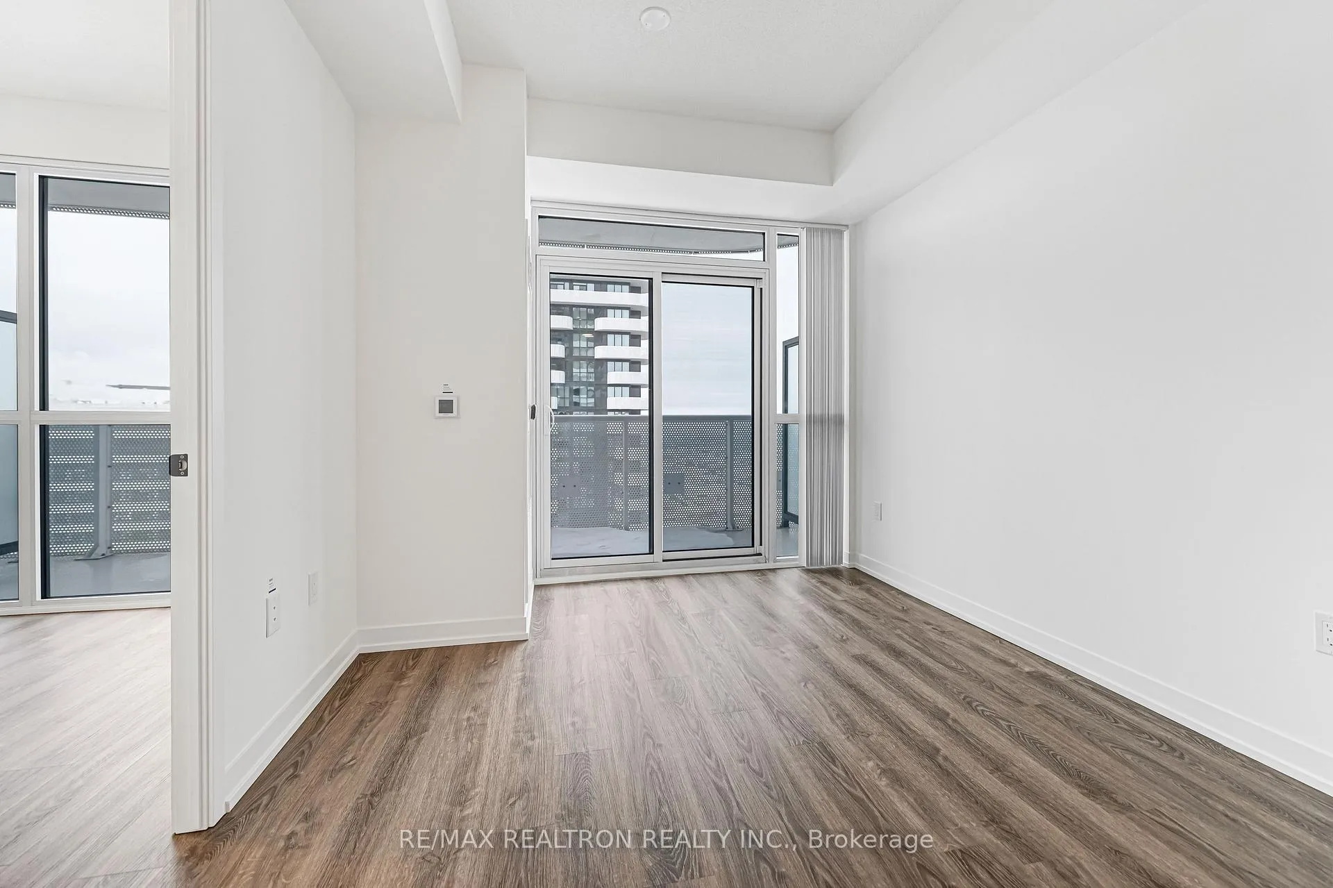 Photo 15 of Unit 5501, 8 Interchange Way, Vaughan, Vaughan Corporate Centre — HOMEH